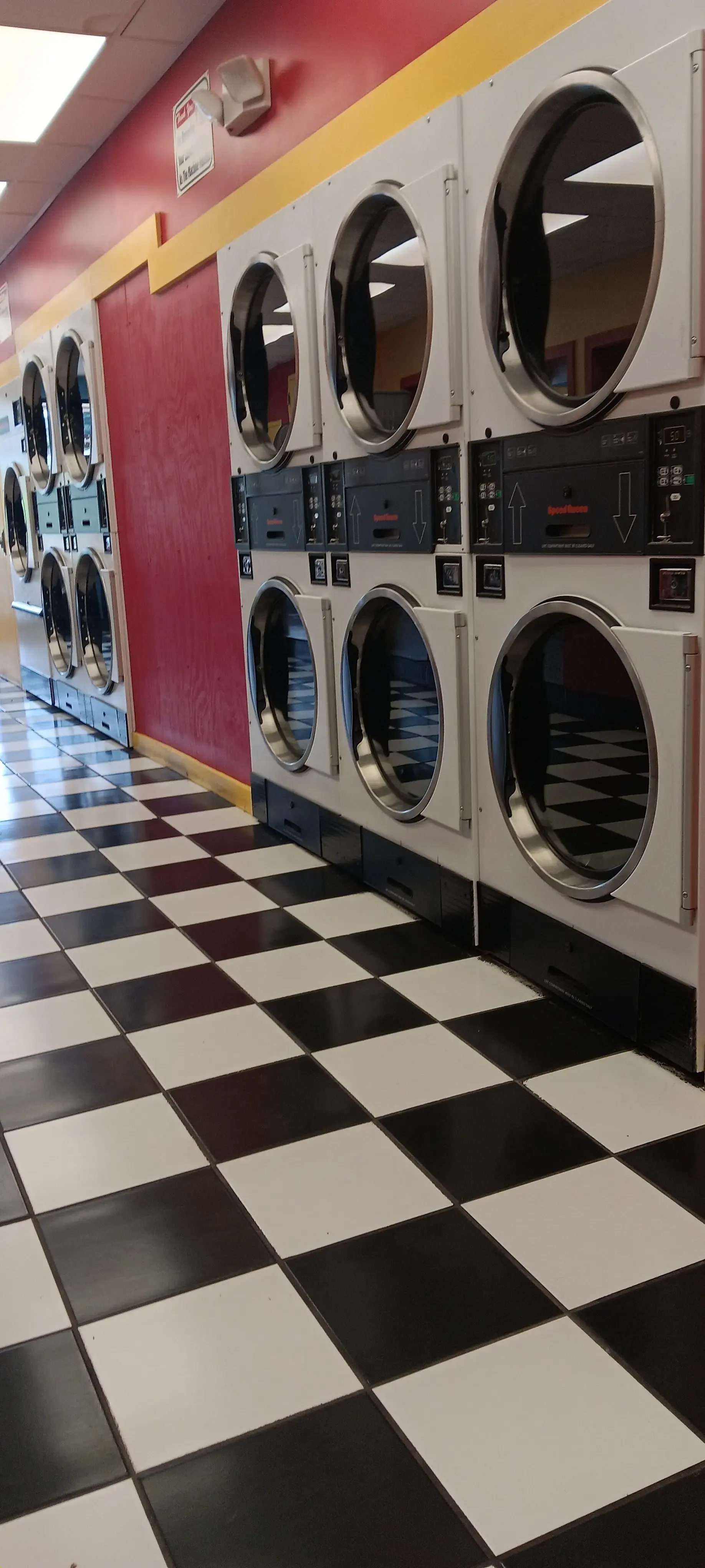Lost Sock Coin-Laundry - Abingdon - Image 17