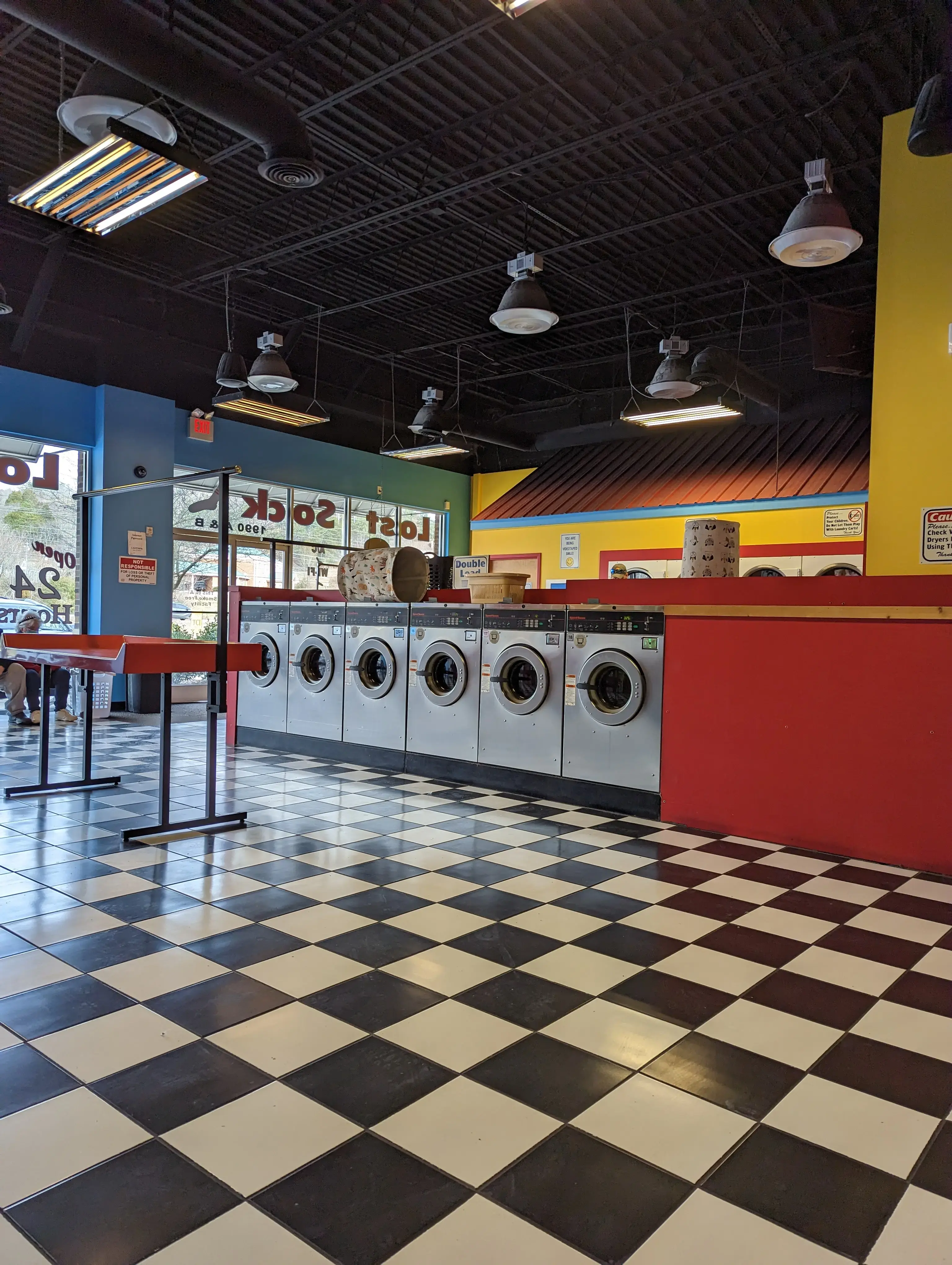 Lost Sock Coin Laundry - Blountville, TN - Image 10