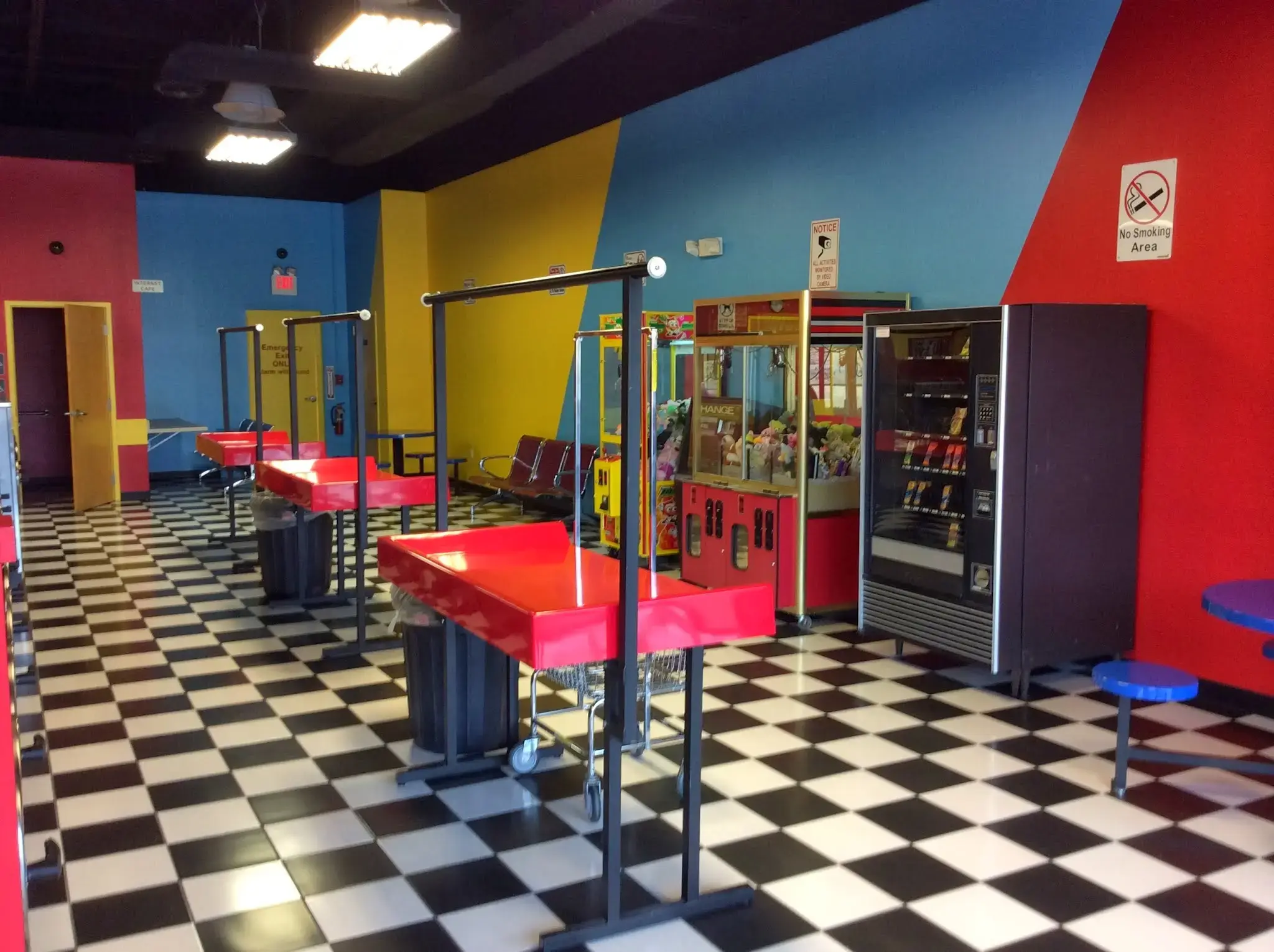 Lost Sock Coin Laundry - Blountville, TN - Image 9