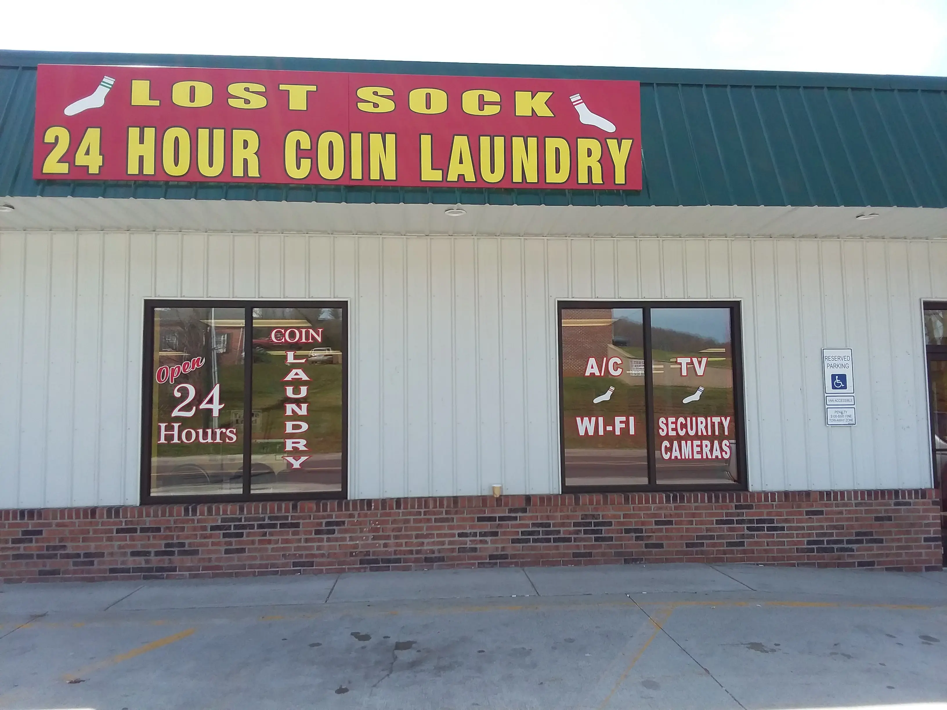 Lost Sock Coin Laundry - Lebanon - Image 2