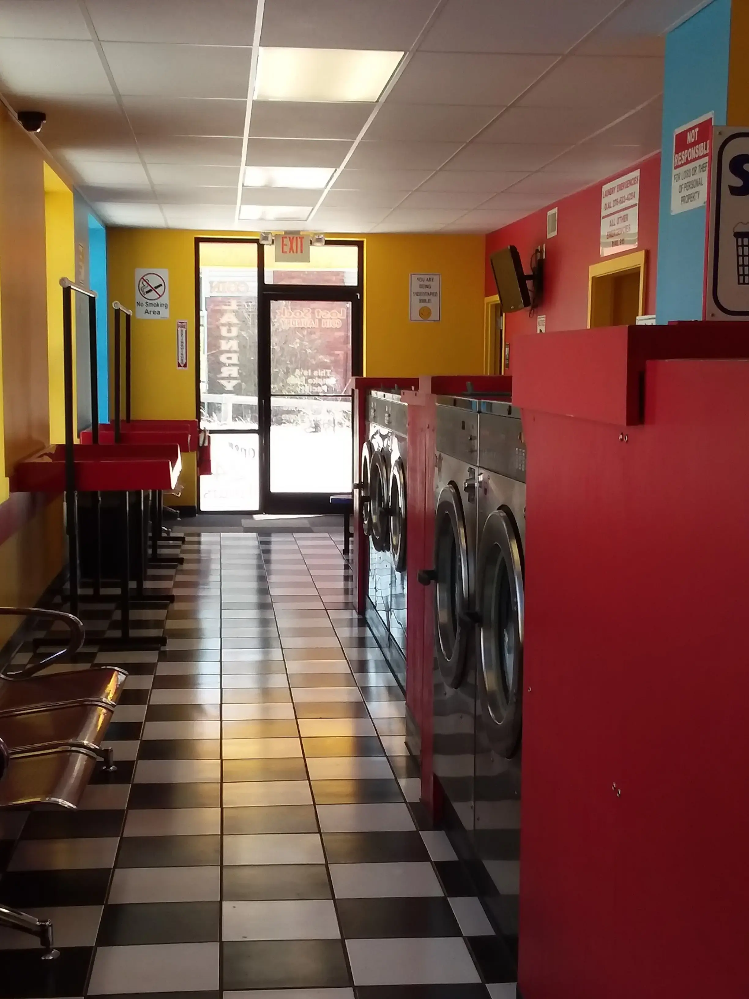 Lost Sock Coin Laundry - Lebanon - Image 16