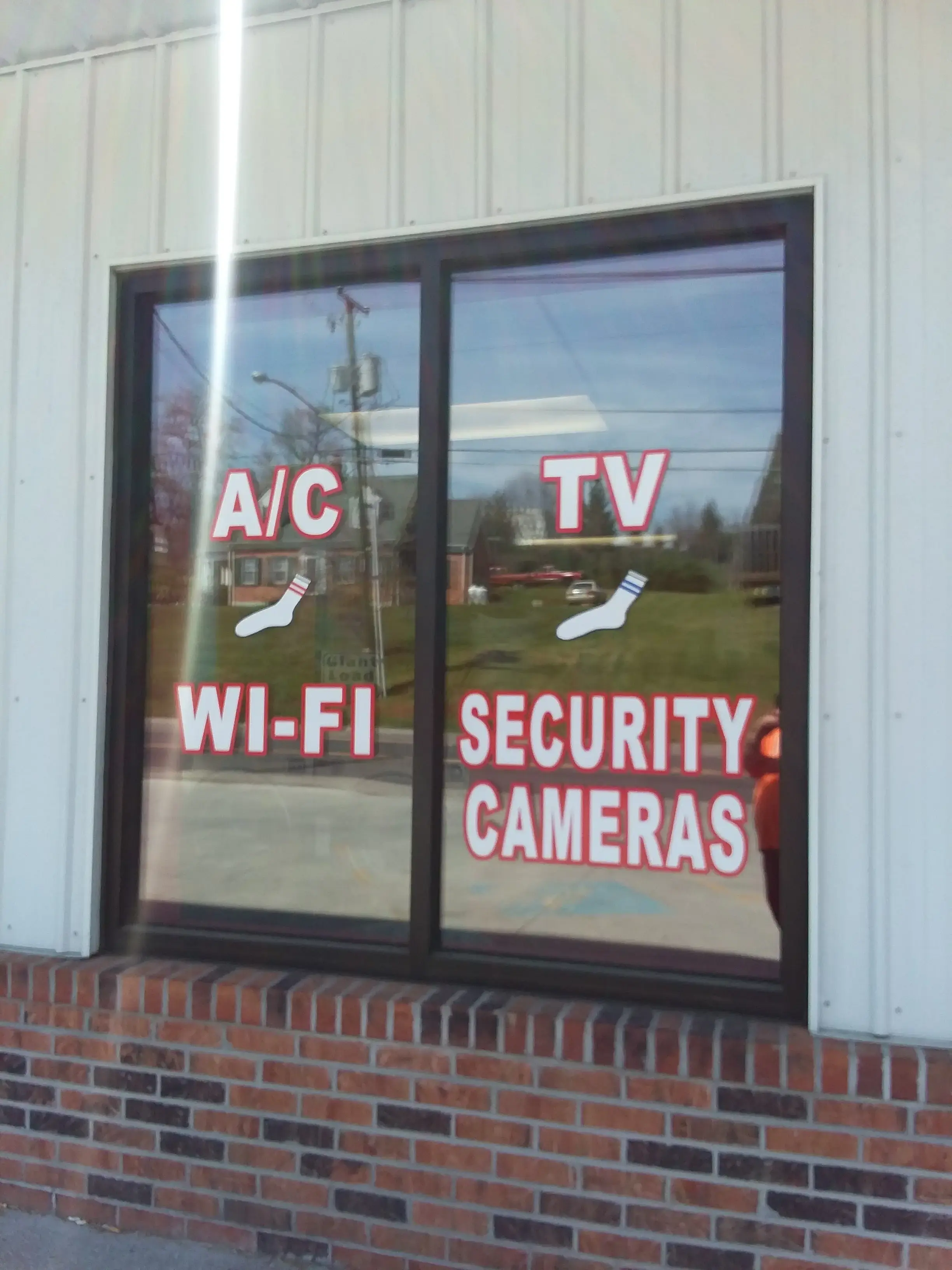 Lost Sock Coin Laundry - Lebanon - Image 10