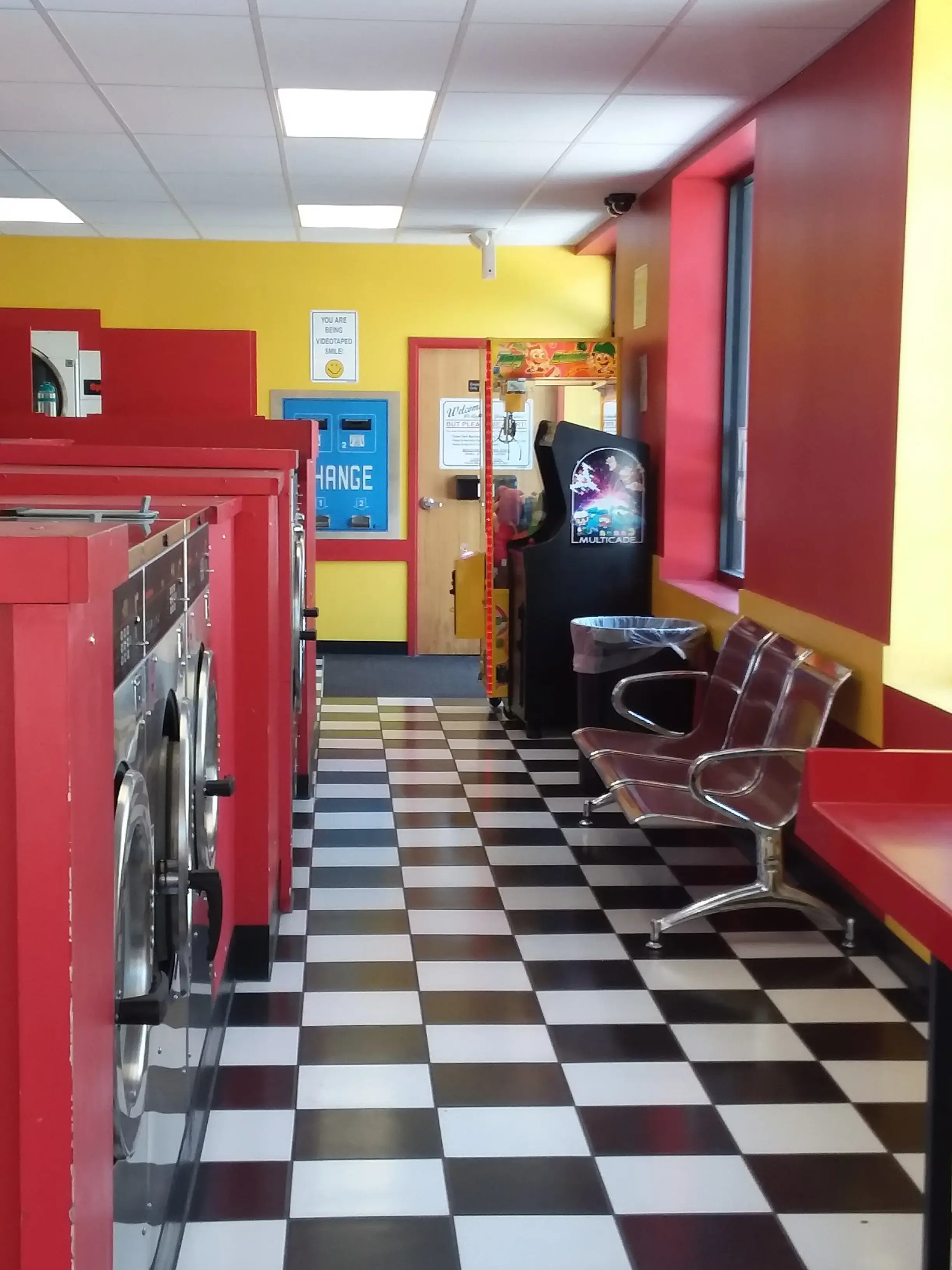 Lost Sock Coin Laundry - Lebanon - Image 17