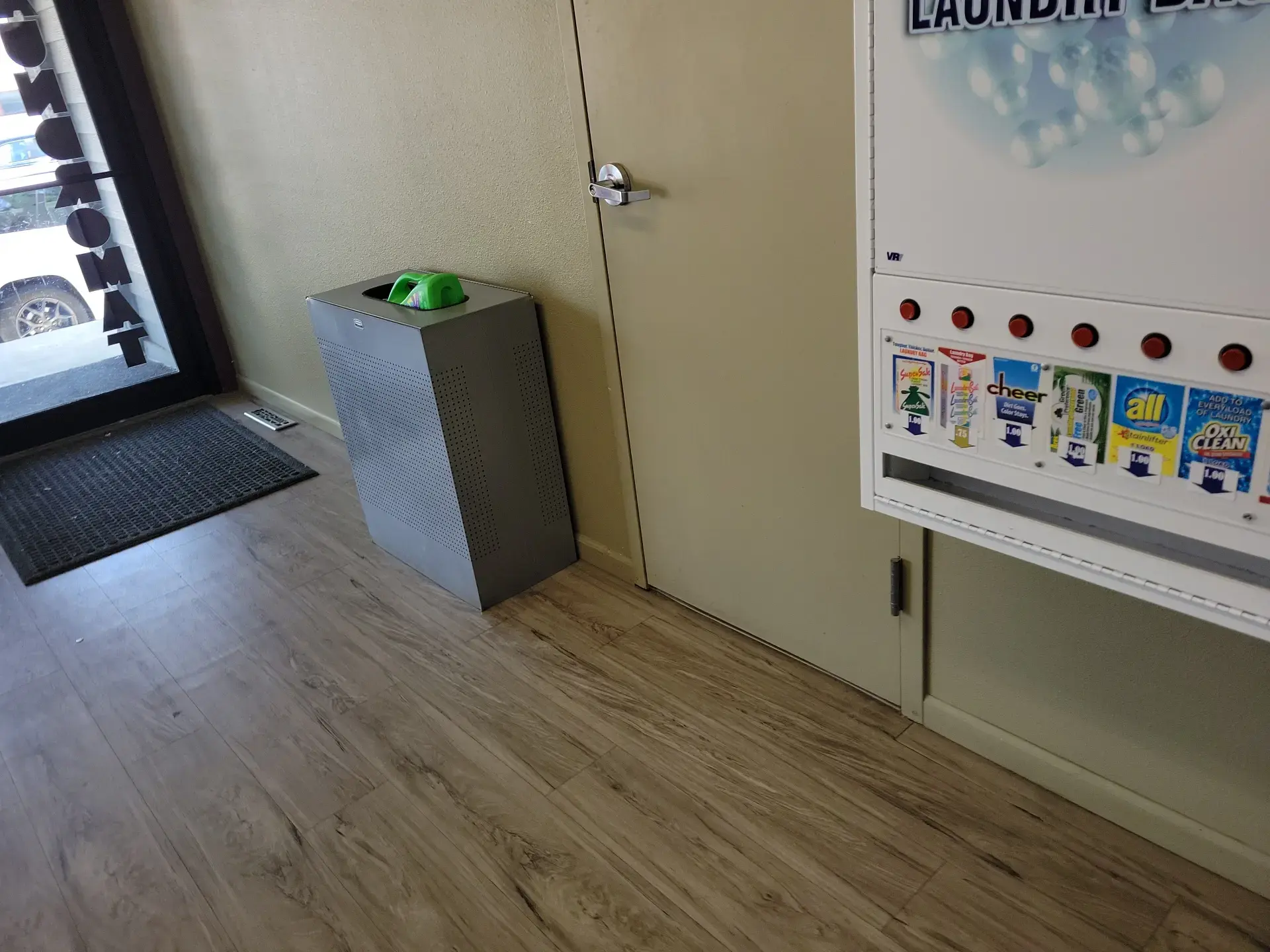 Lost Sock Laundromat - Image 11