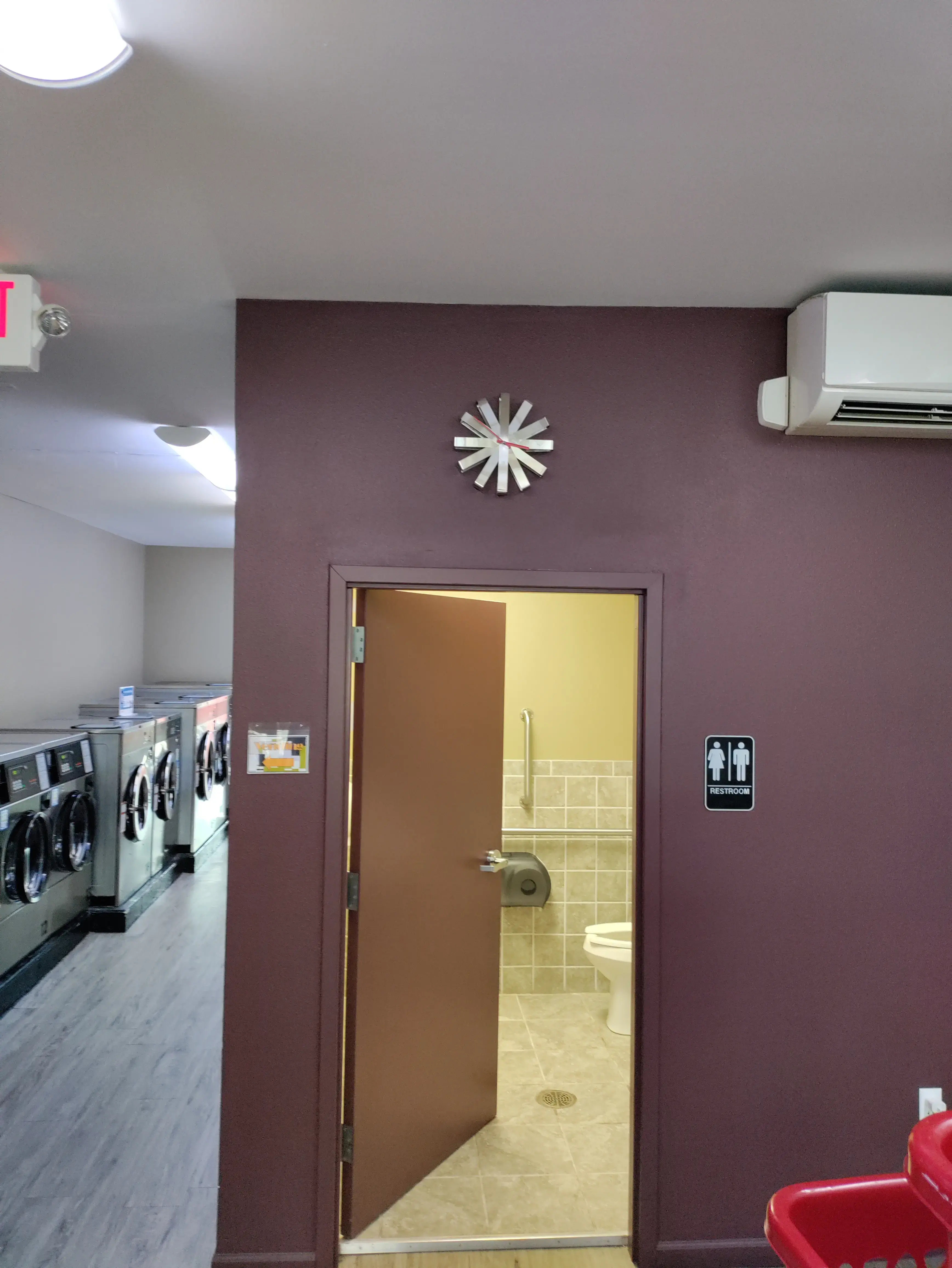 Lost Sock Laundromat - Image 12