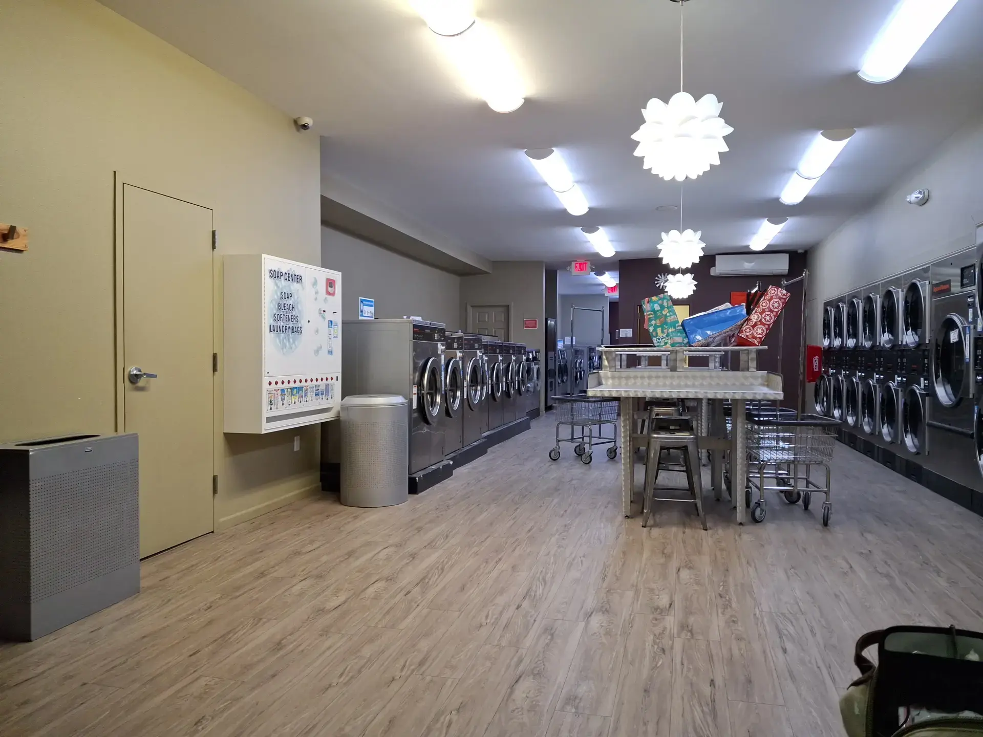 Lost Sock Laundromat thumbnail 8