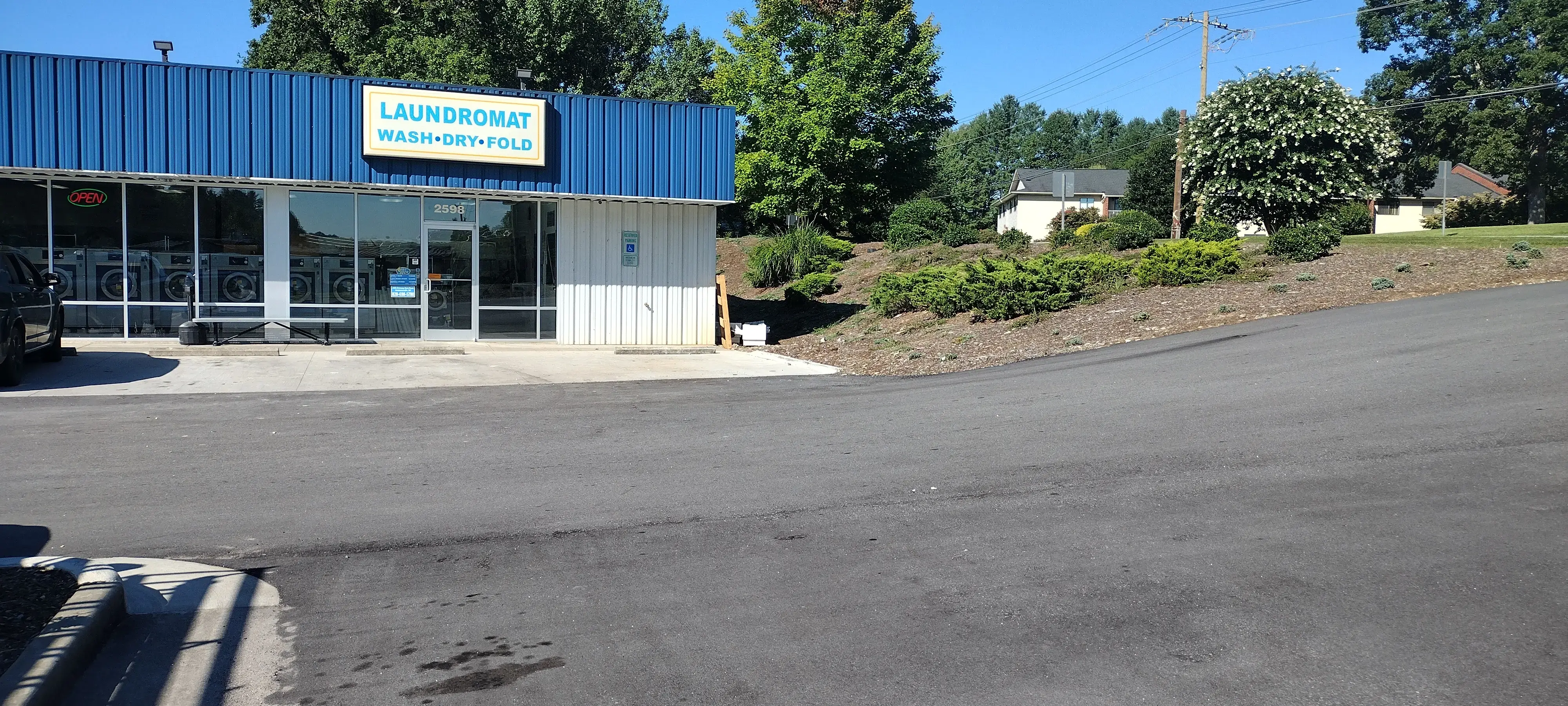 Lost Sock Laundromat - Image 14