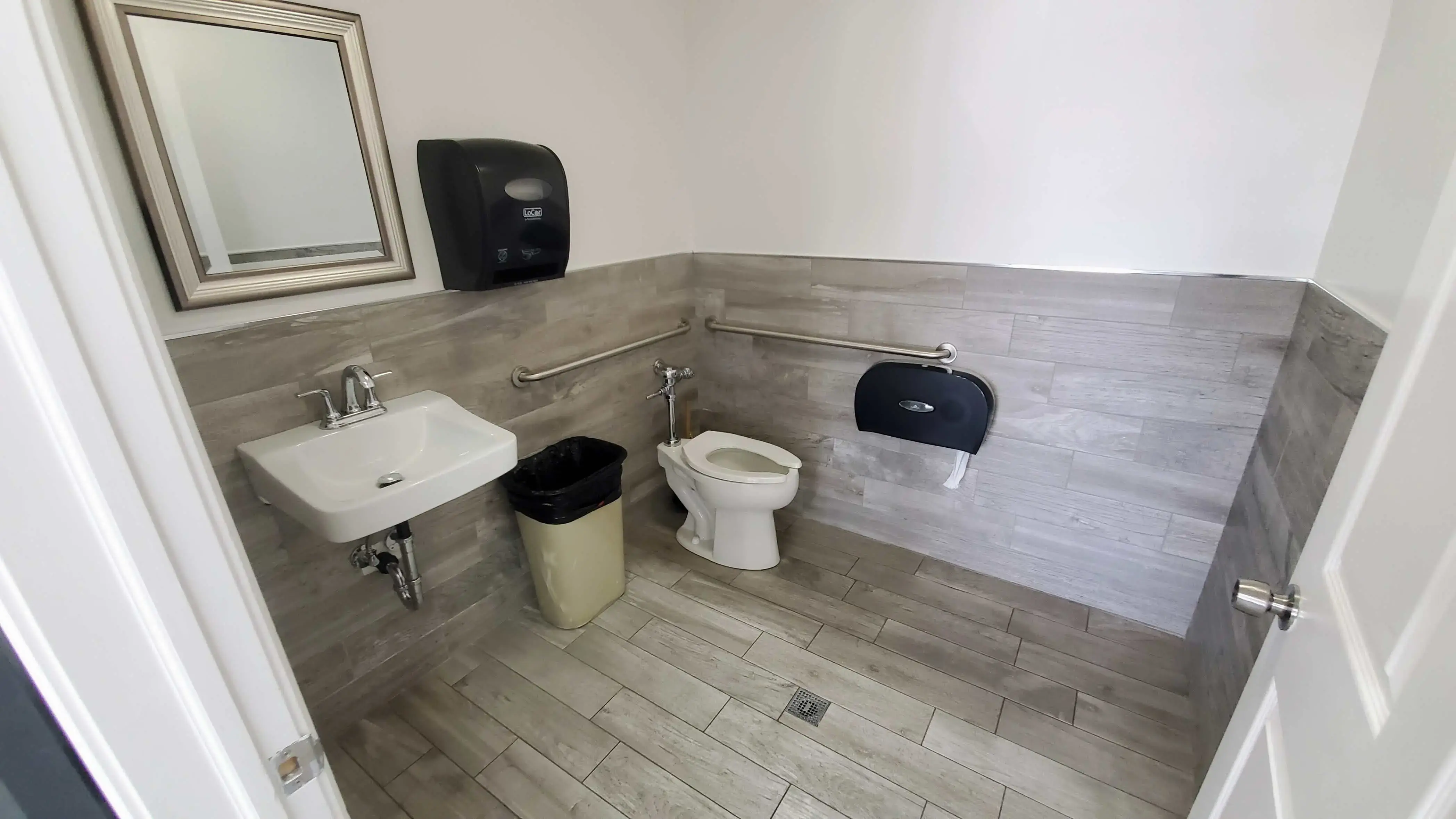 LOST SOCK LAUNDRY thumbnail 10