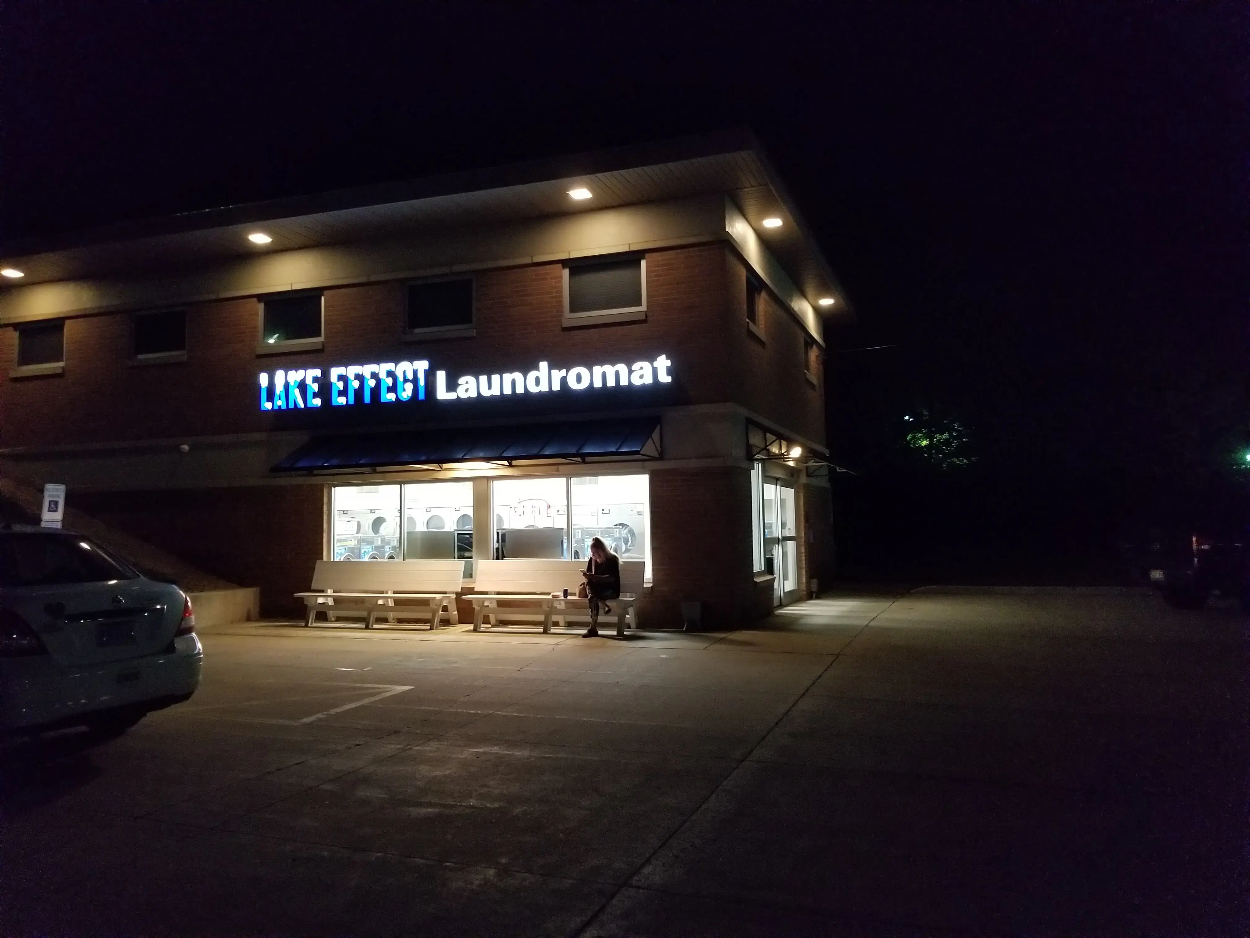 Louie's Laundromat thumbnail 10