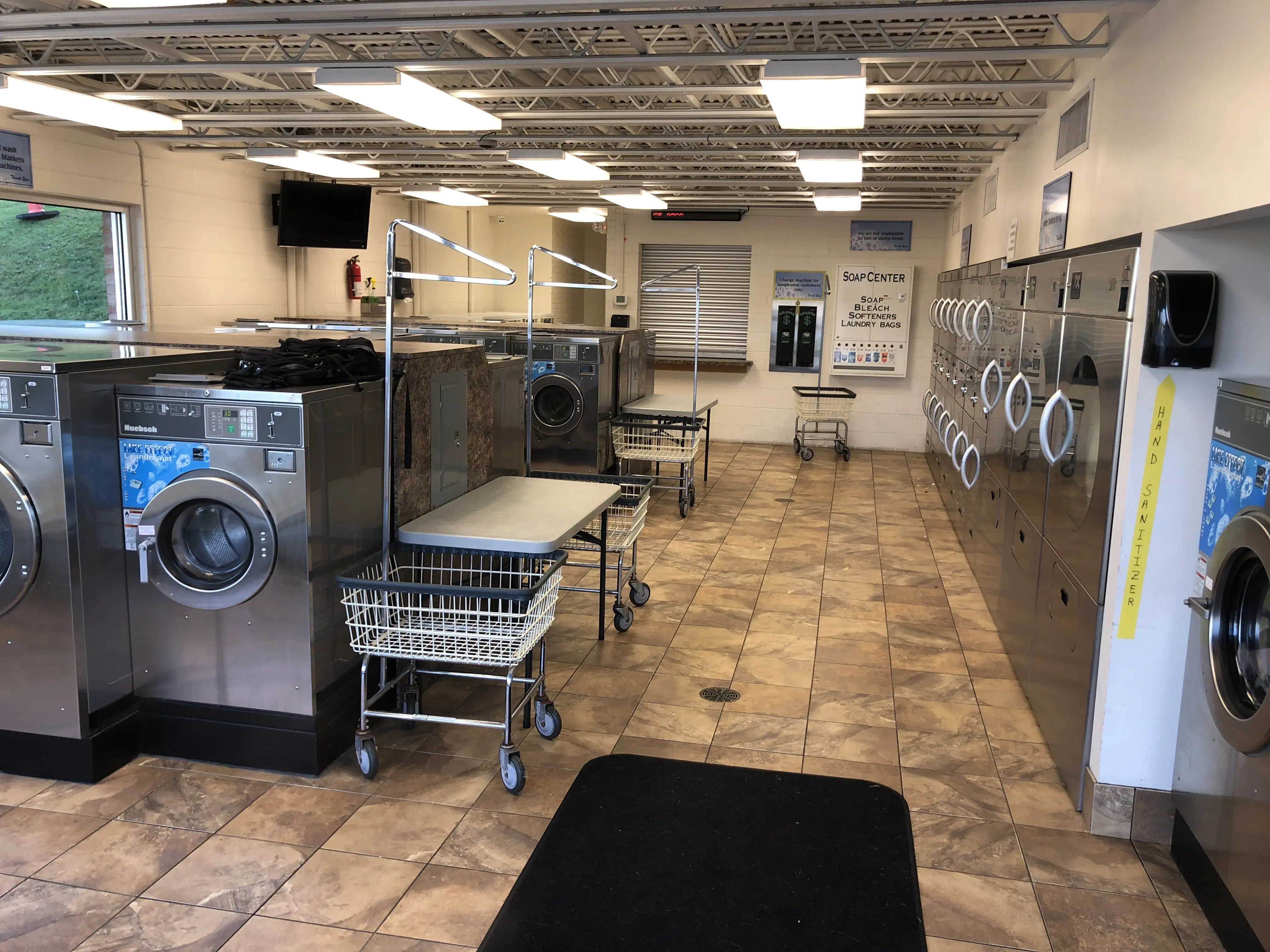Louie's Laundromat - Image 18