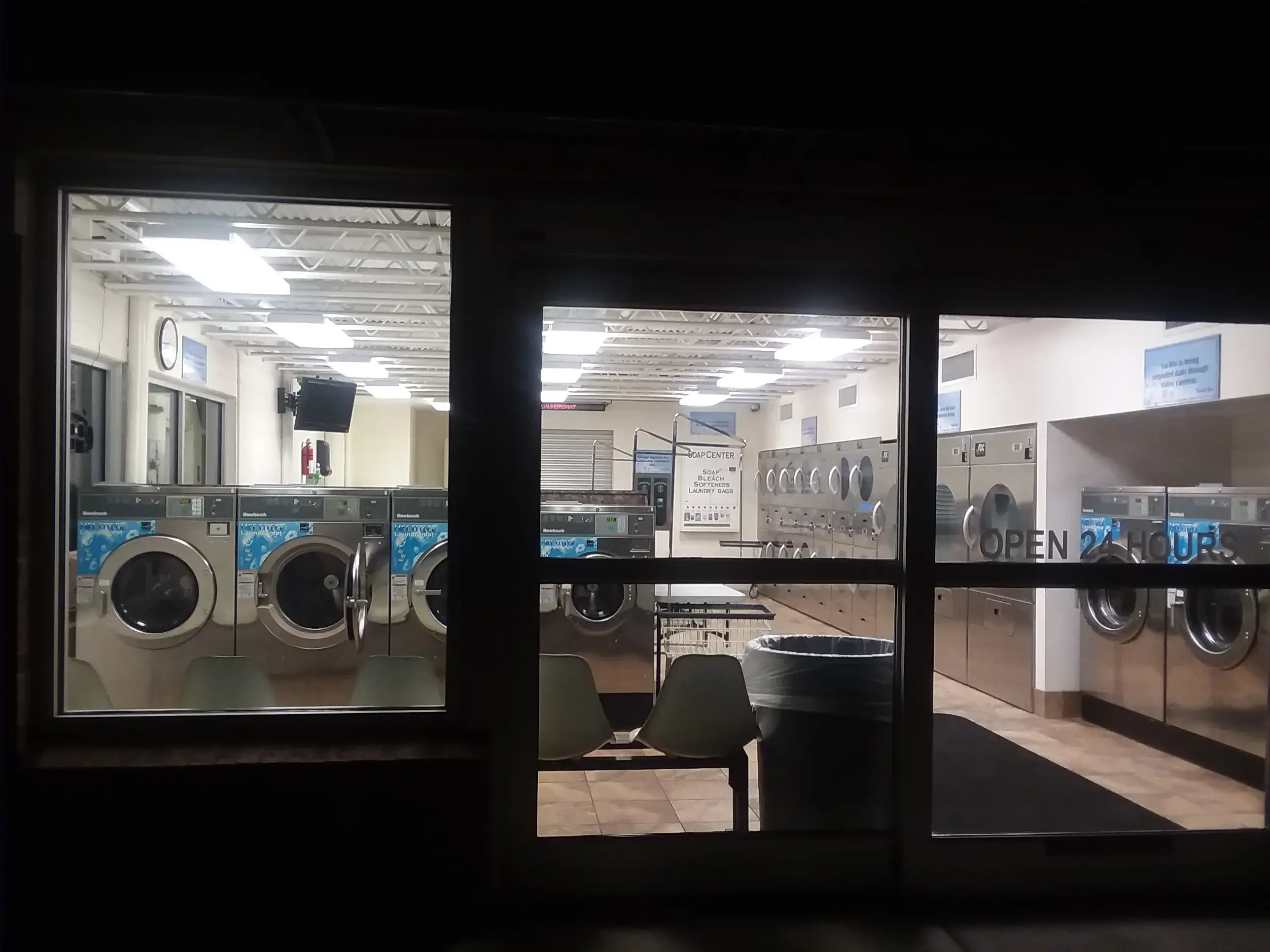 Louie's Laundromat thumbnail 19