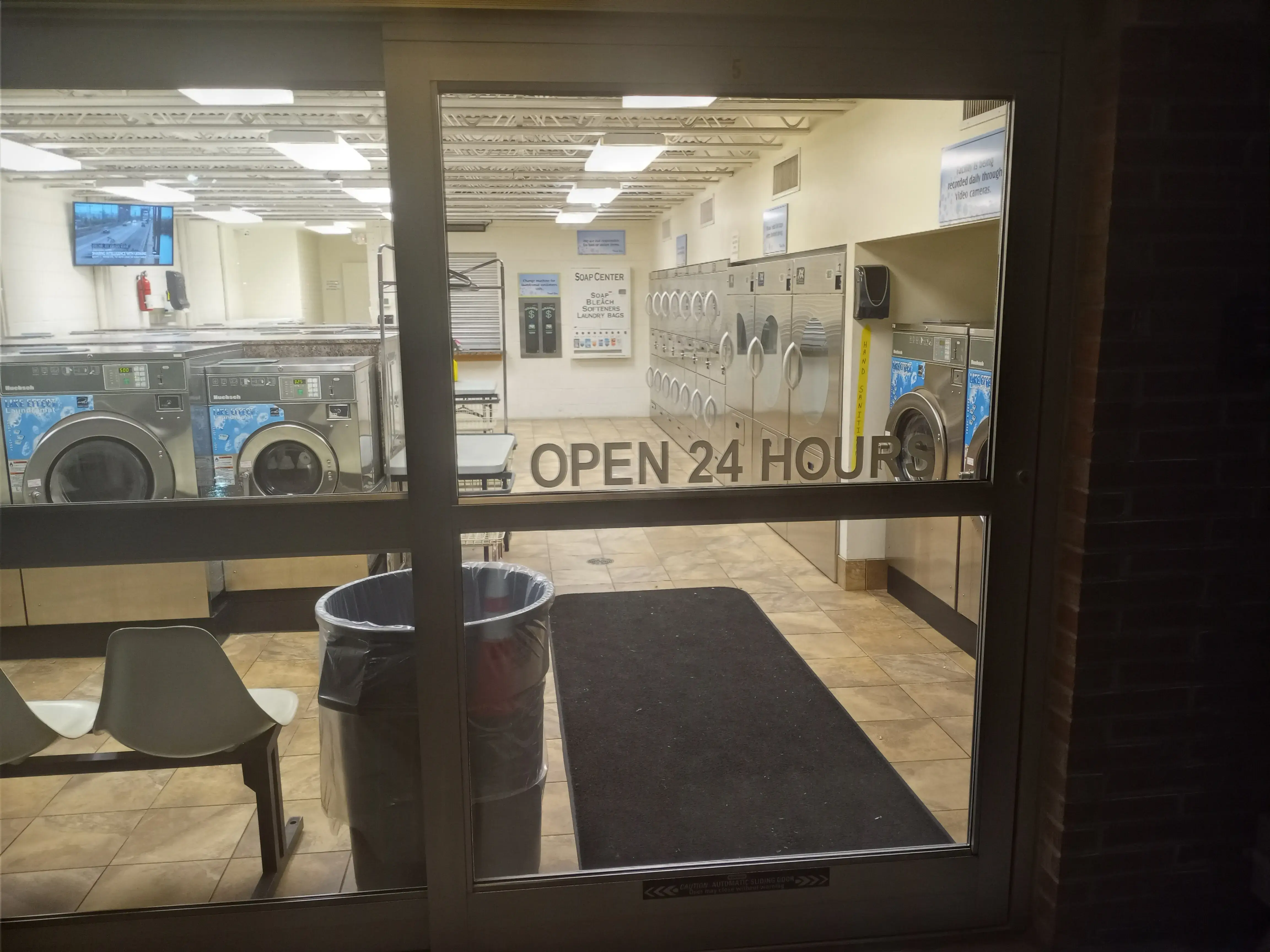 Louie's Laundromat - Image 14