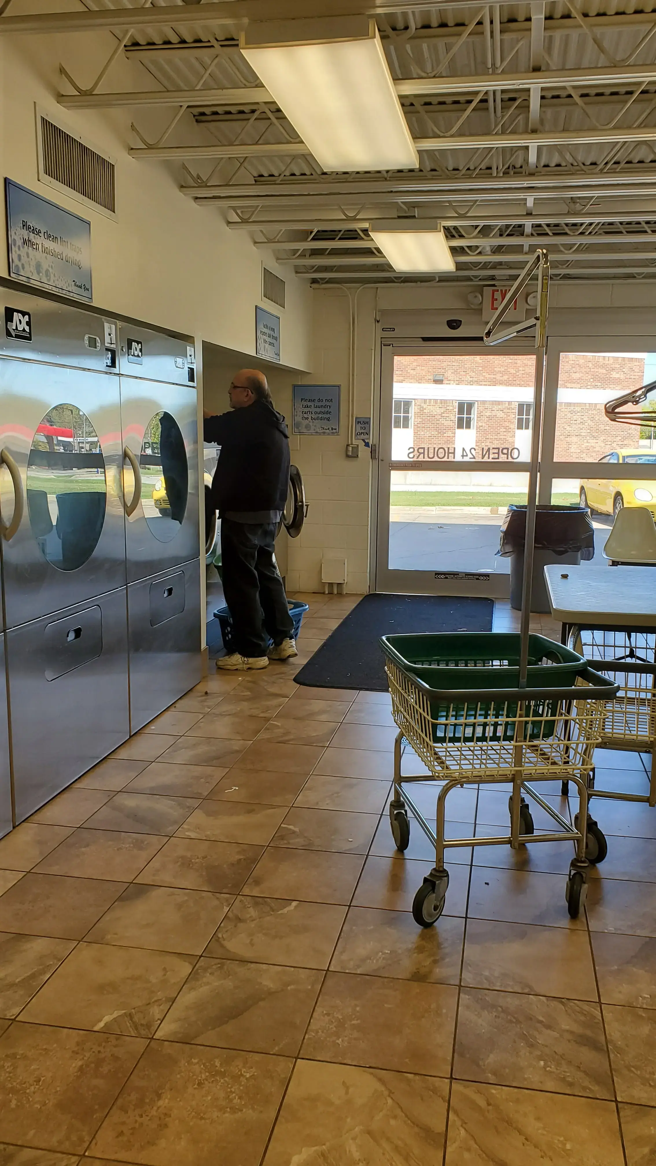 Louie's Laundromat thumbnail 4