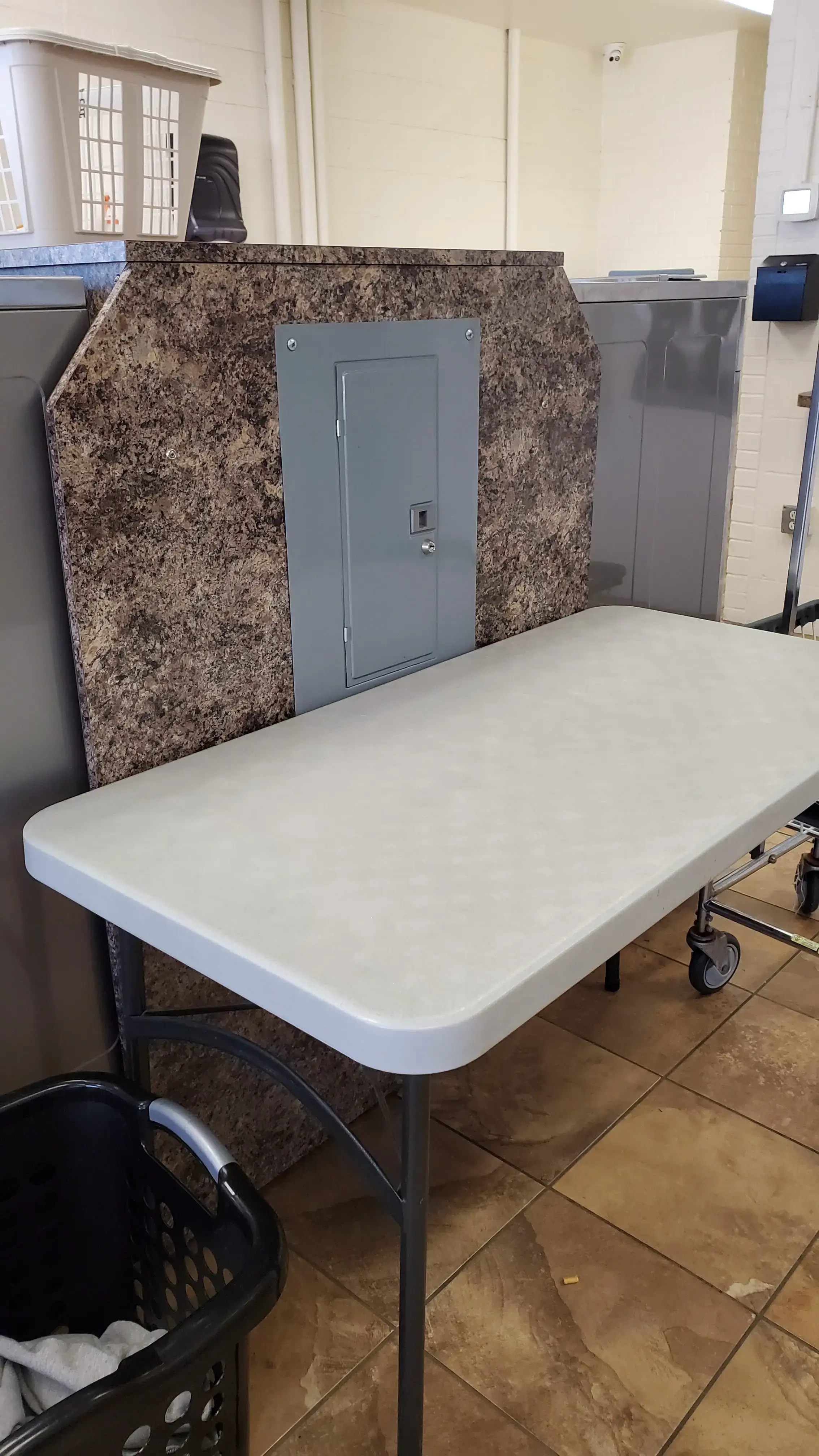 Louie's Laundromat - Image 9