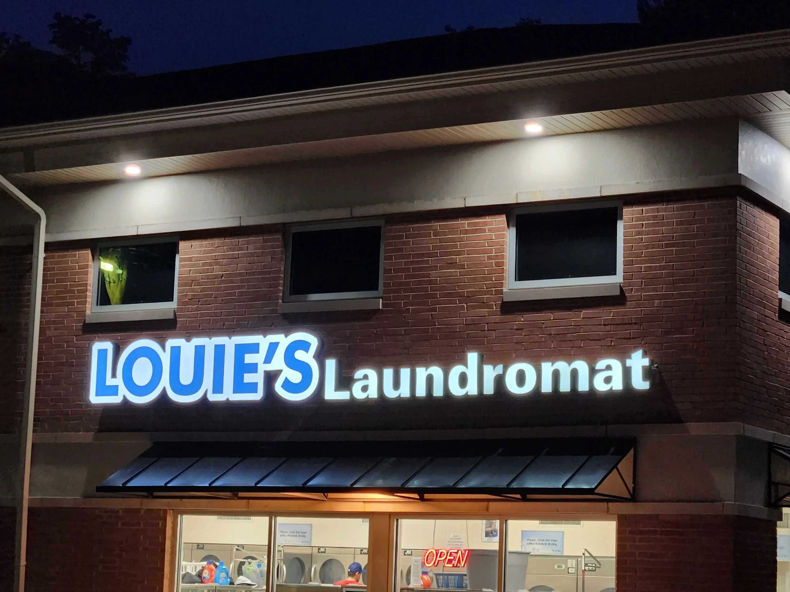 Louie's Laundromat - Image 20