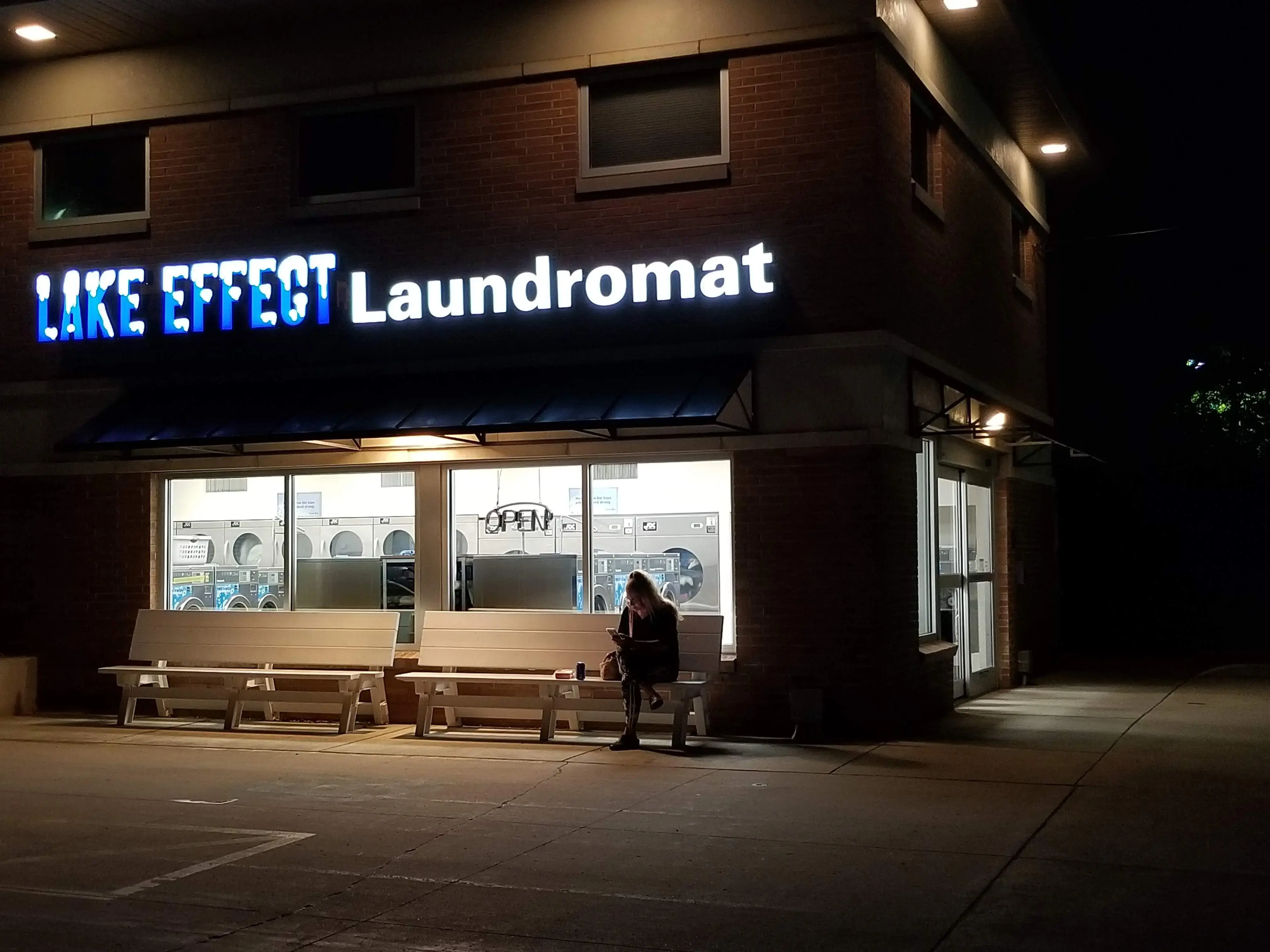 Louie's Laundromat - Image 12