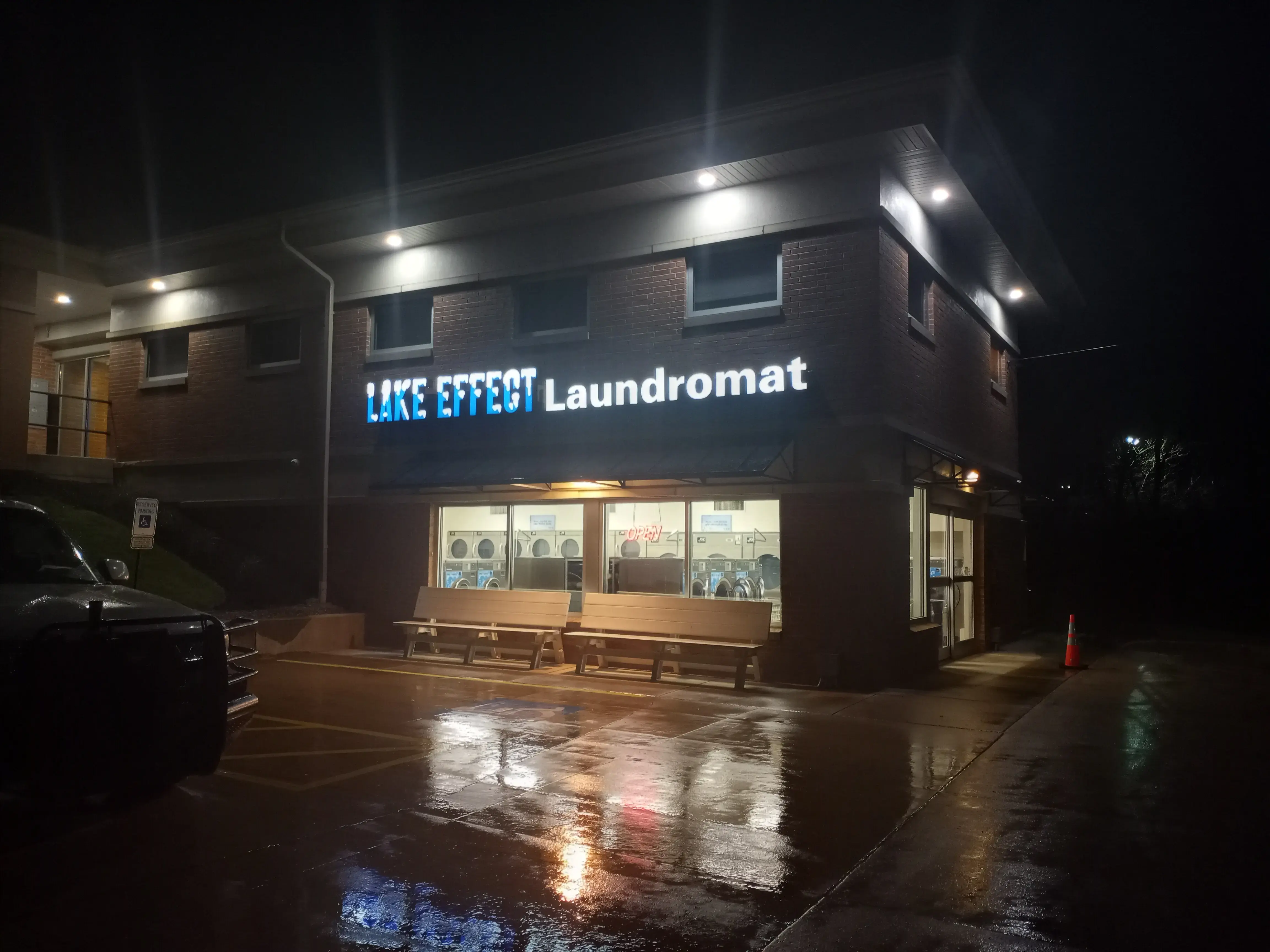 Louie's Laundromat - Image 3