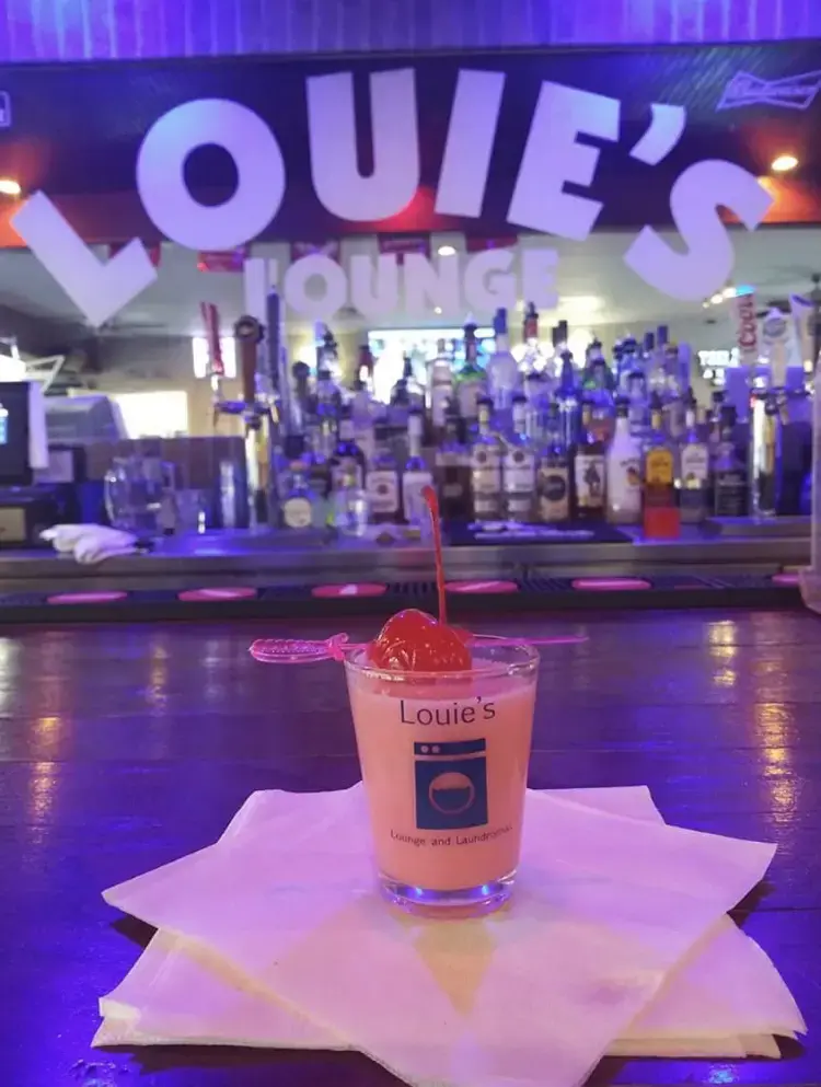 Louie's lounge and laundromat - Image 11
