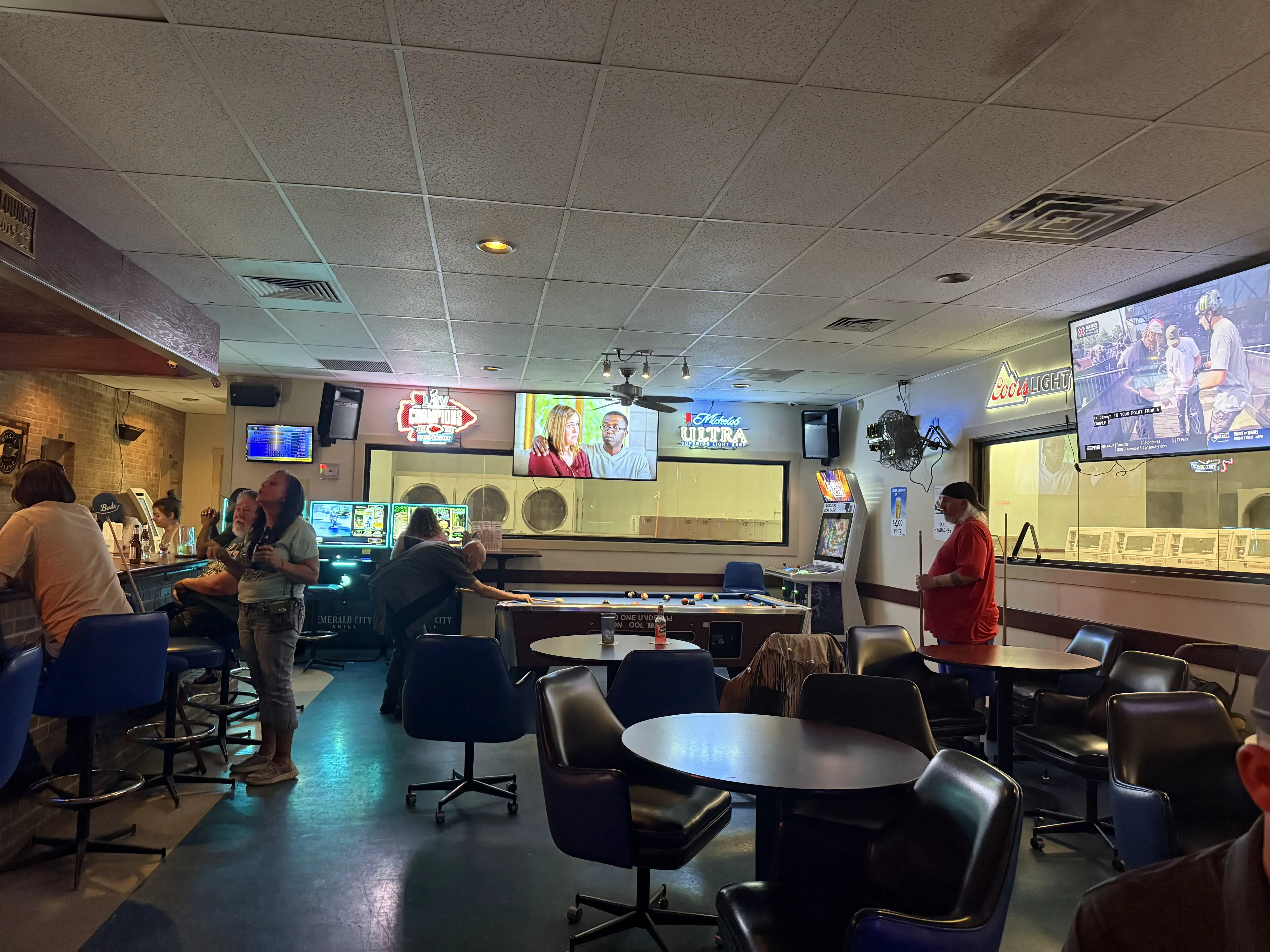 Louie's lounge and laundromat thumbnail 2