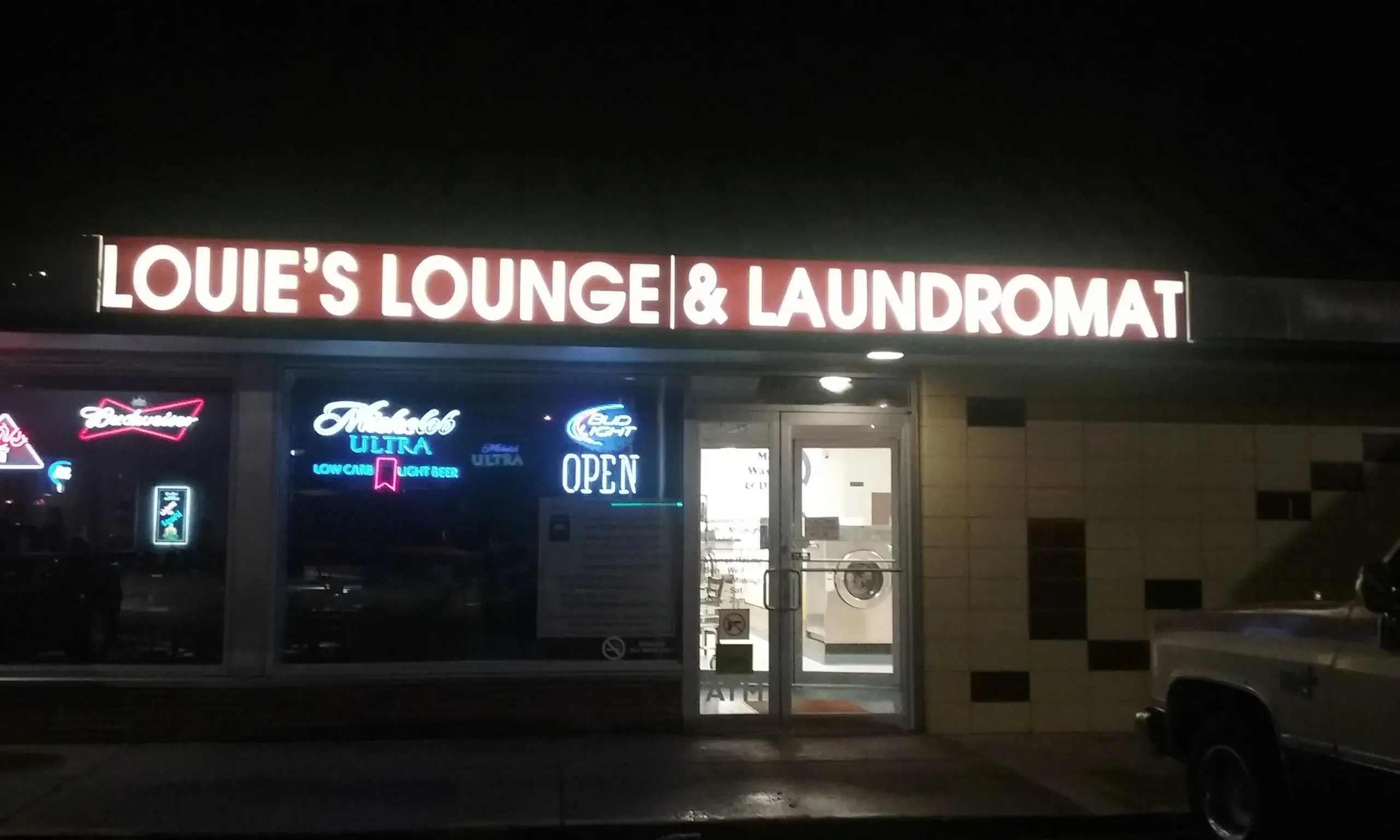 Louie's lounge and laundromat - Image 8