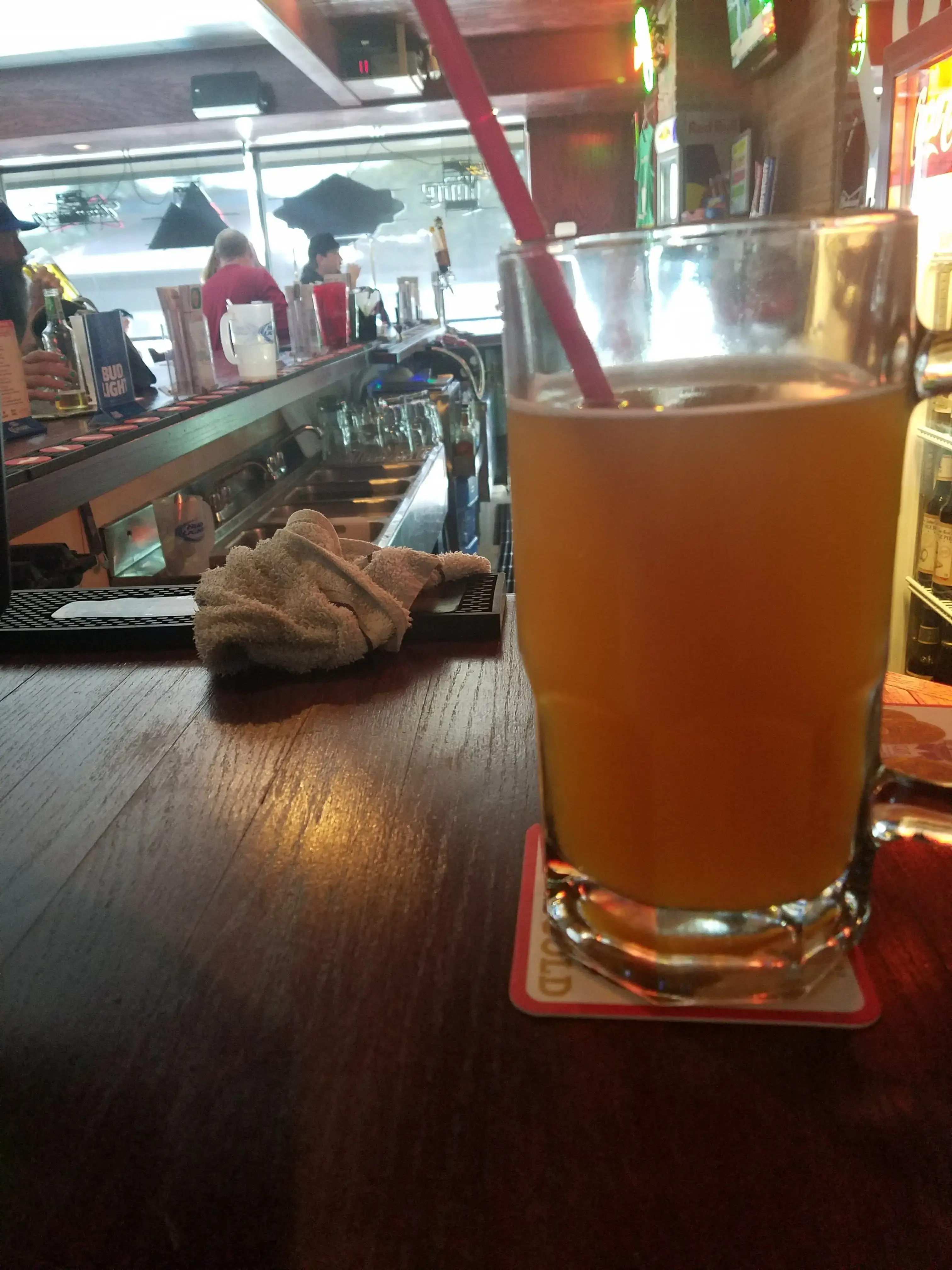 Louie's lounge and laundromat - Image 7