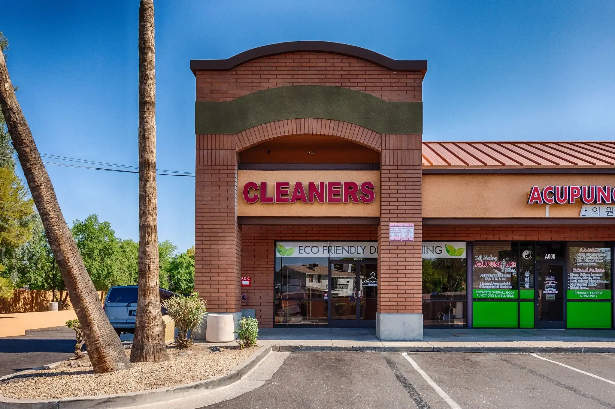 Louie's Ultra Cleaners location