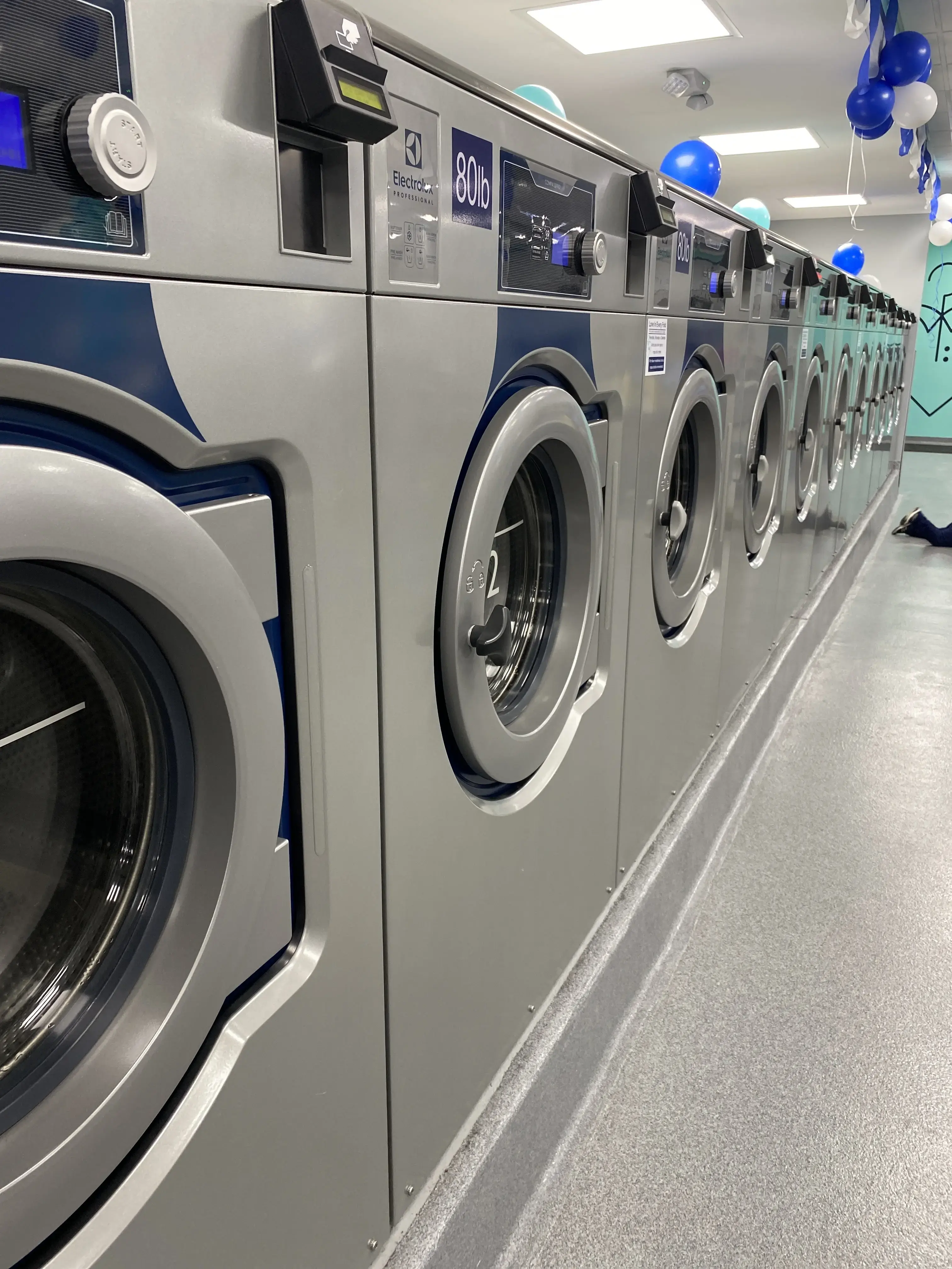 Love In Every Fold Laundromat thumbnail 5