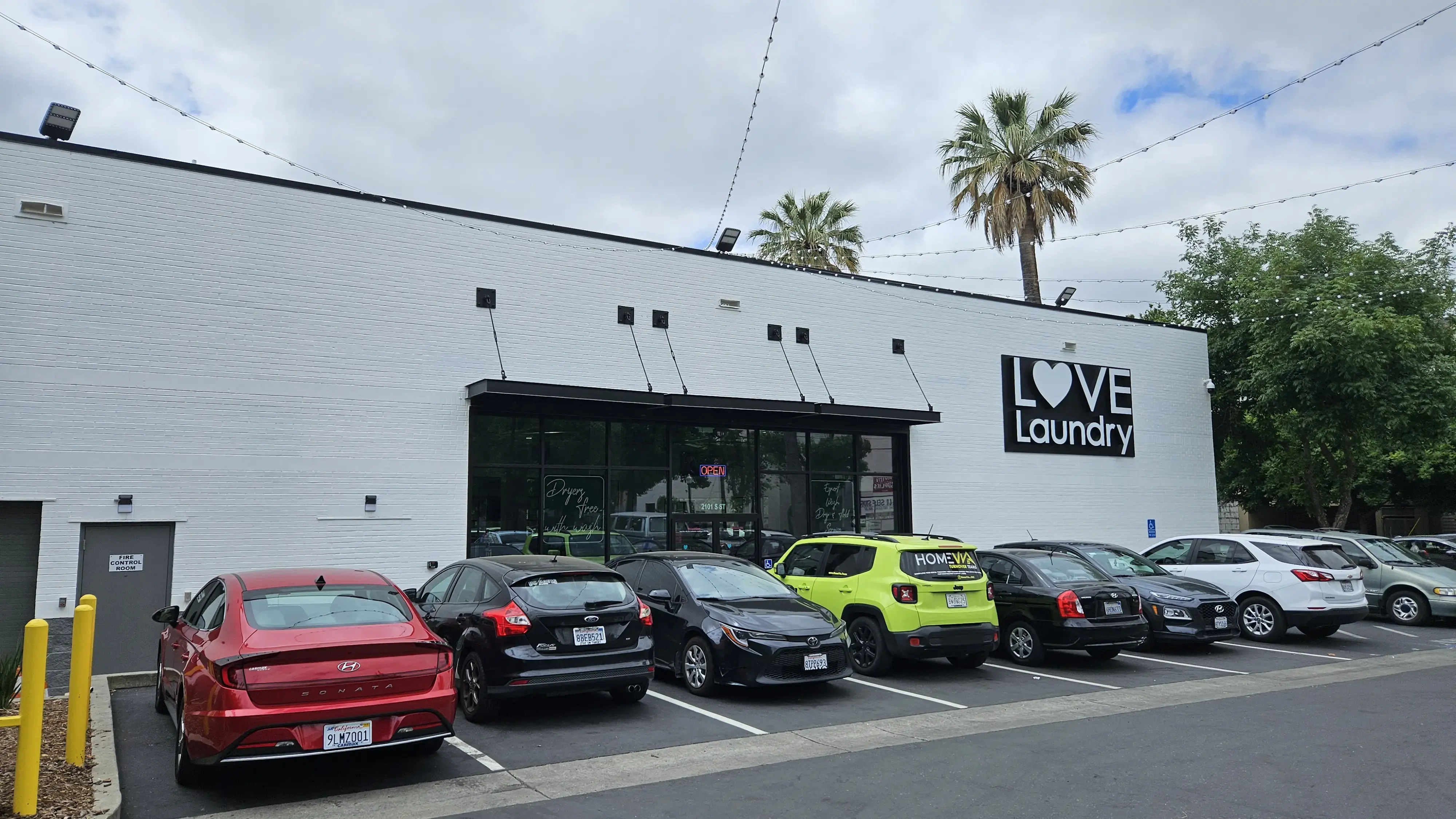 Love Laundry Downtown - Image 6