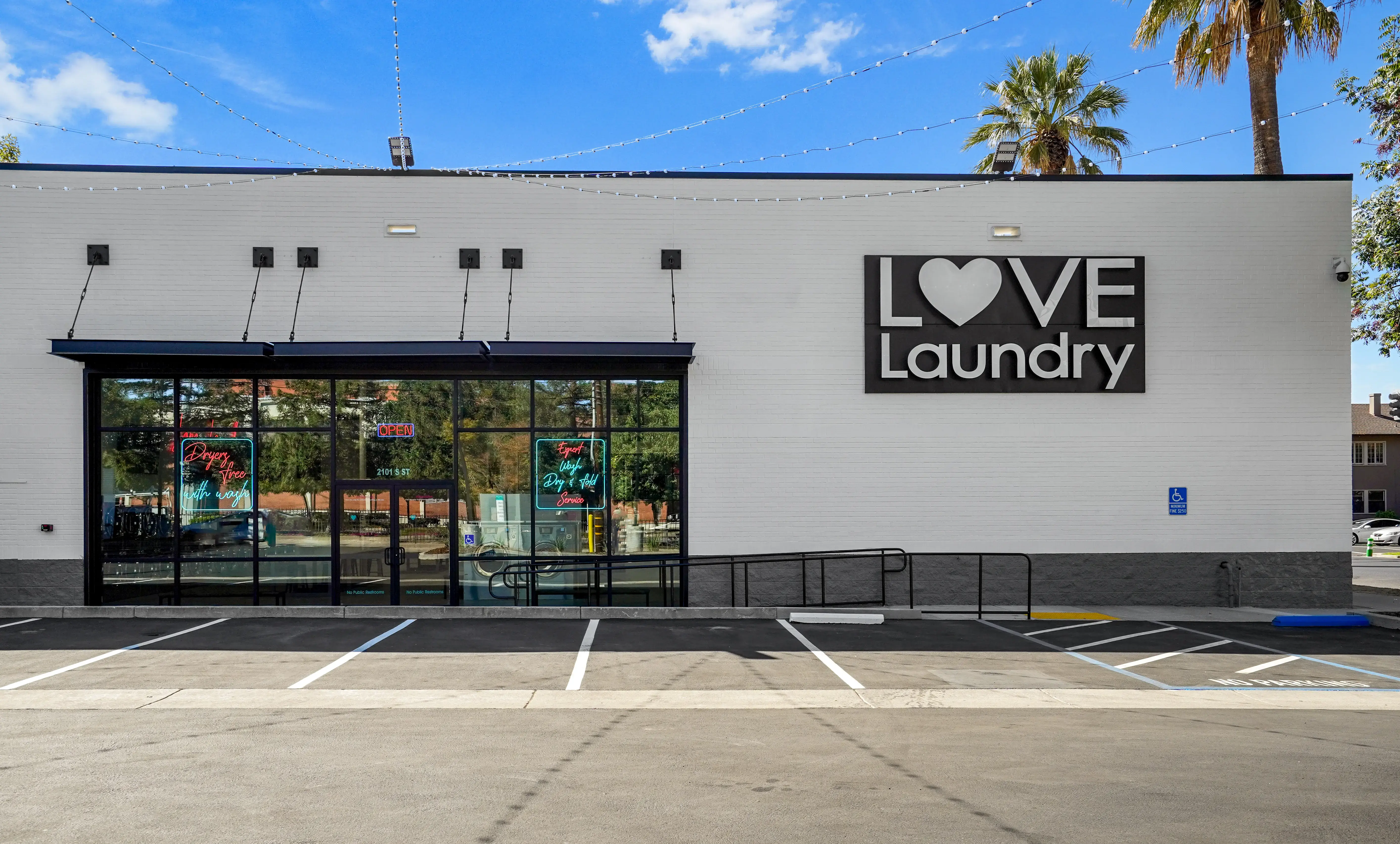 Love Laundry Downtown thumbnail 1