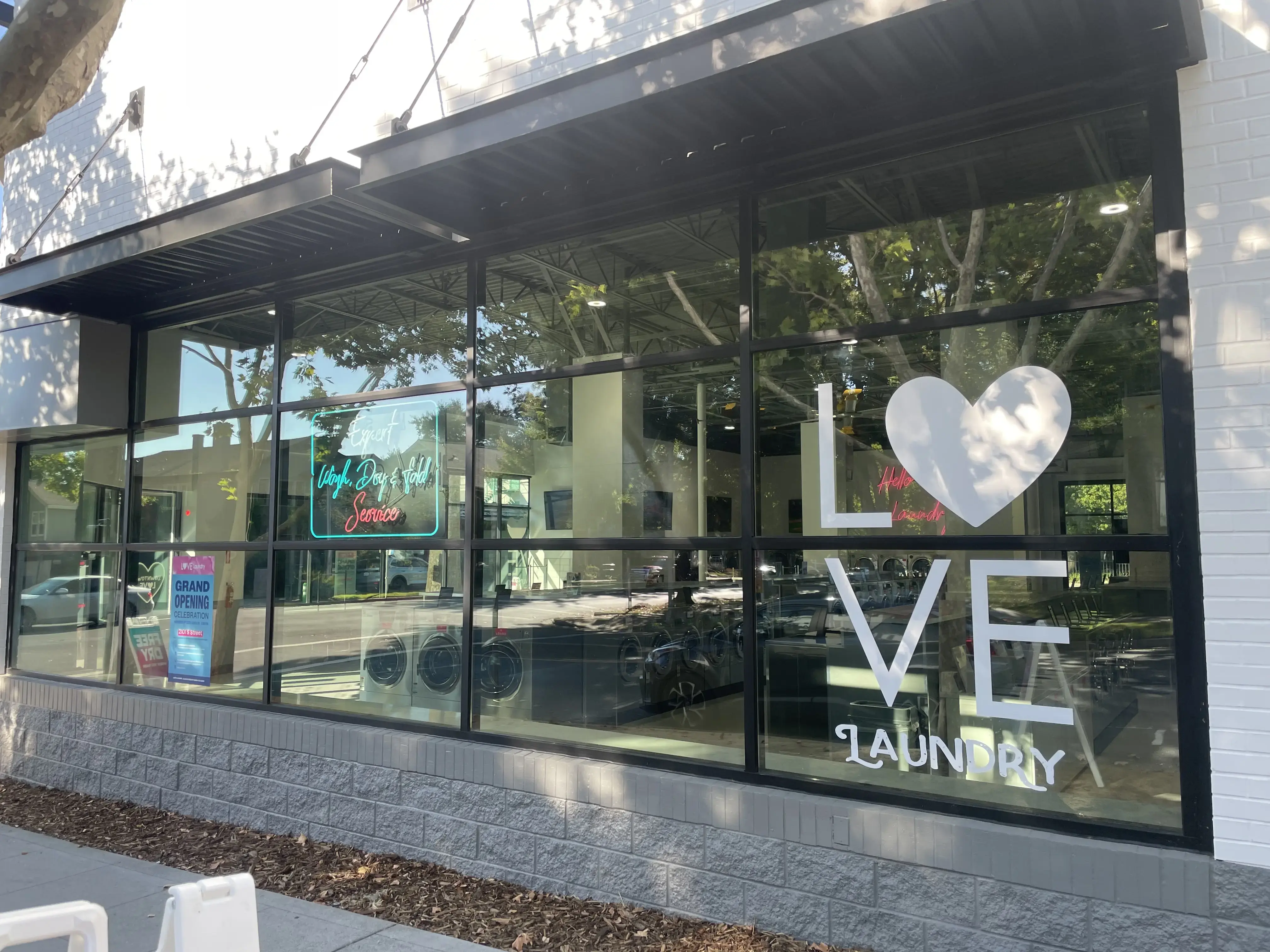 Love Laundry Downtown - Image 20