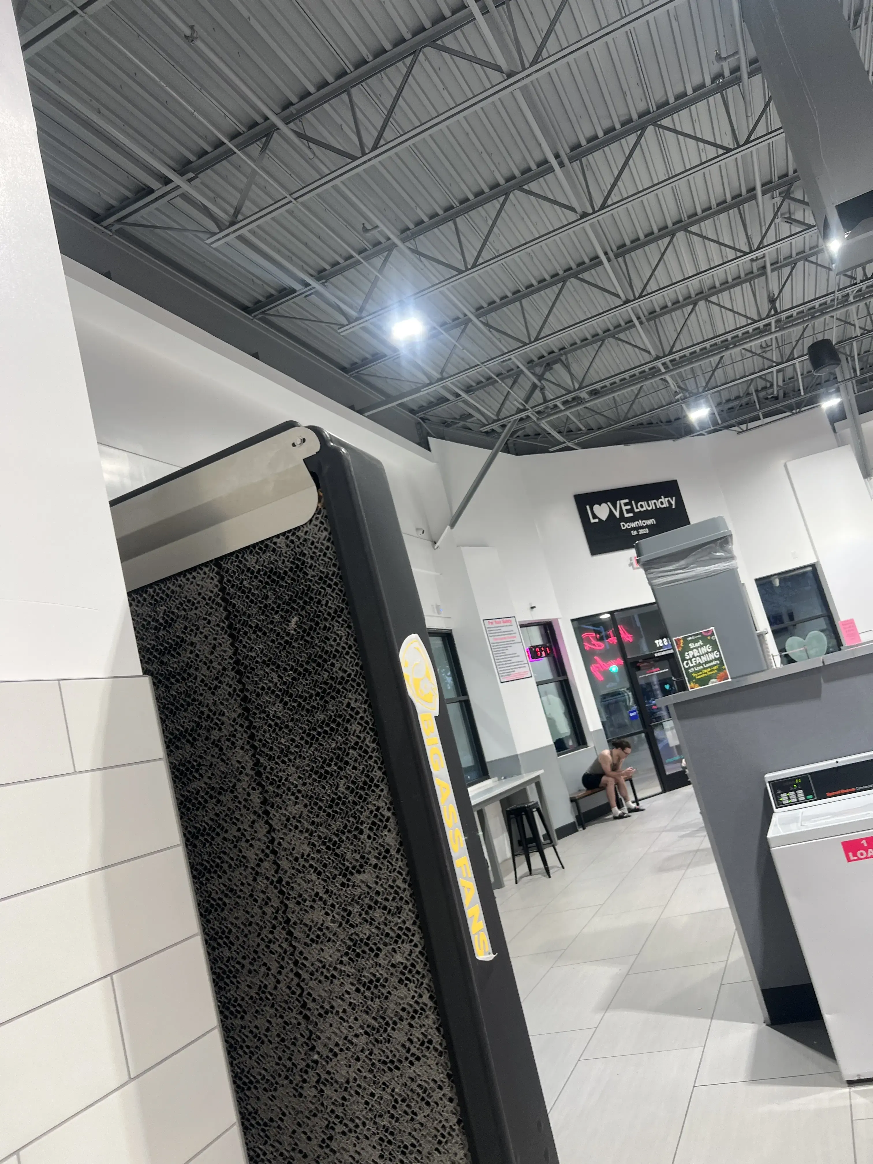 Love Laundry Downtown thumbnail 15