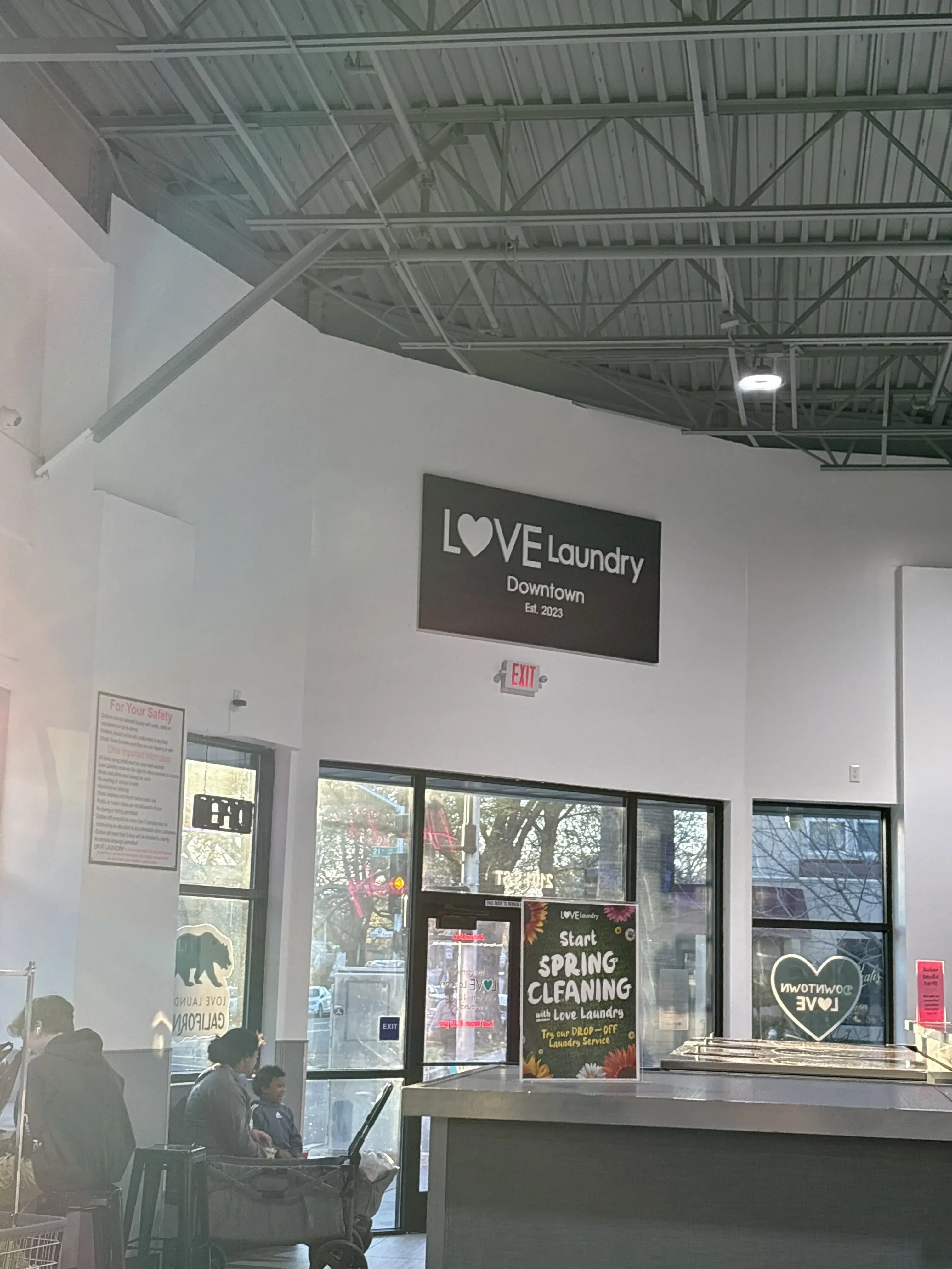 Love Laundry Downtown - Image 14