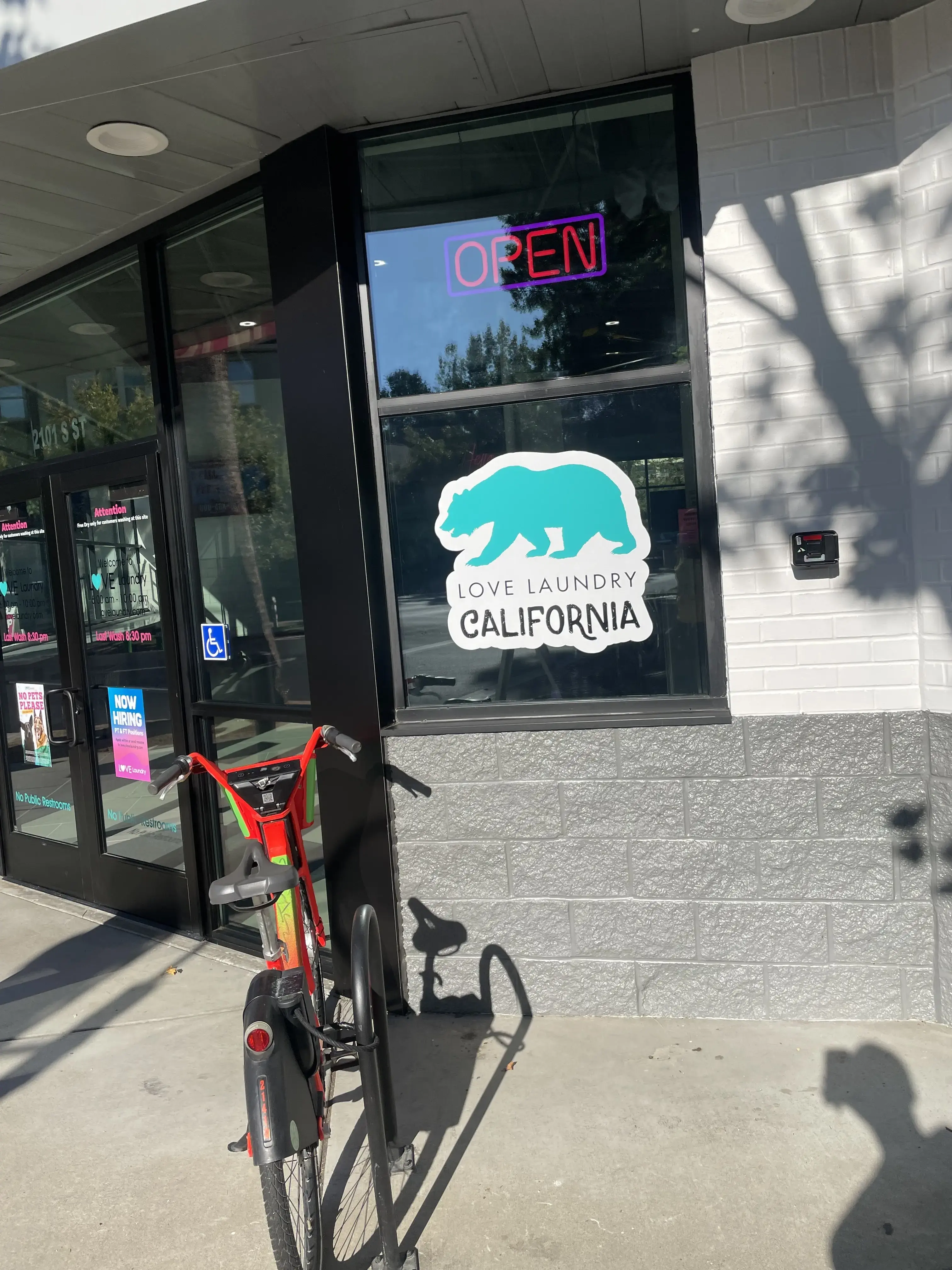 Love Laundry Downtown - Image 12