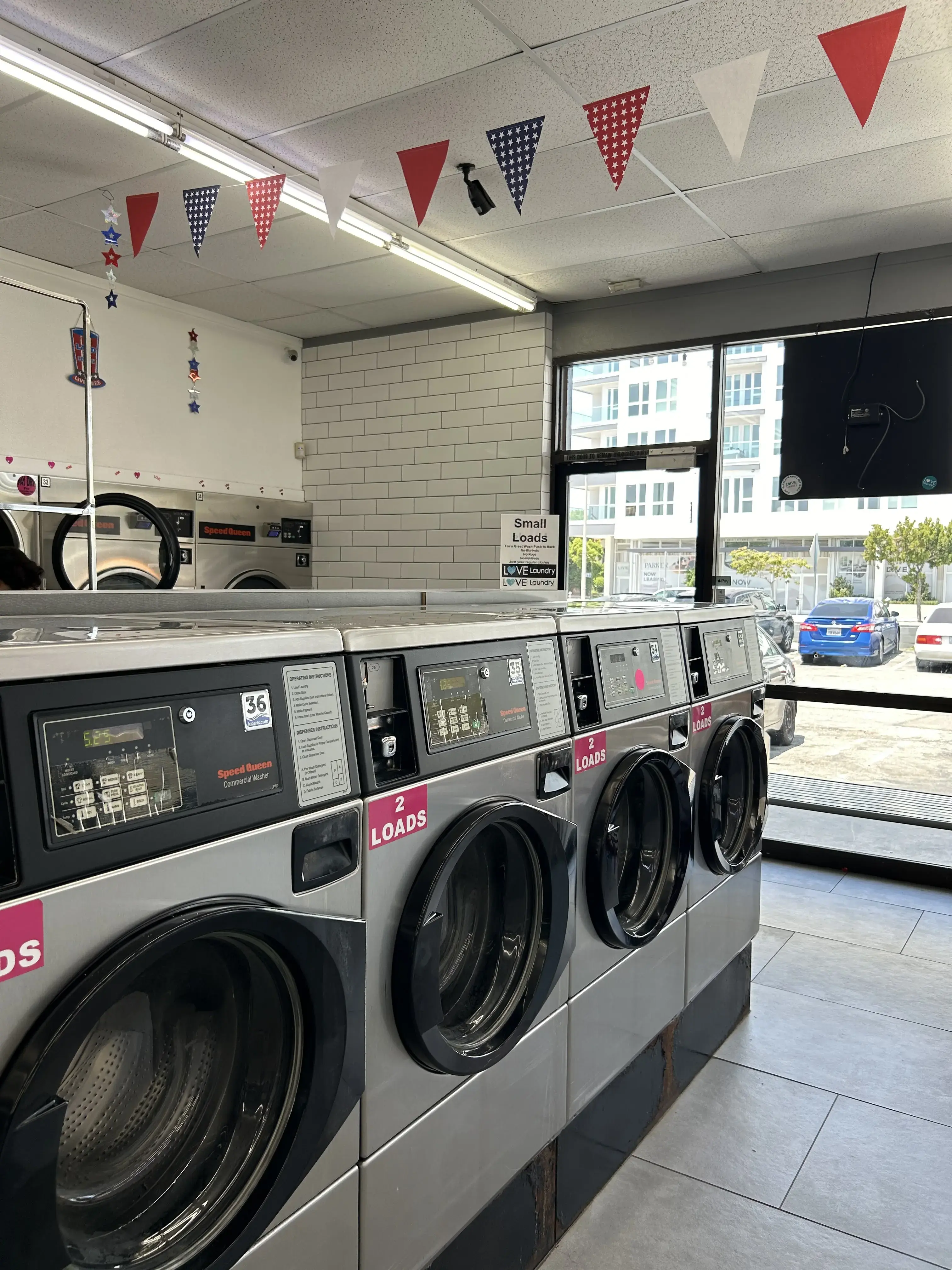 Love Laundry W Pico, LA thumbnail 2