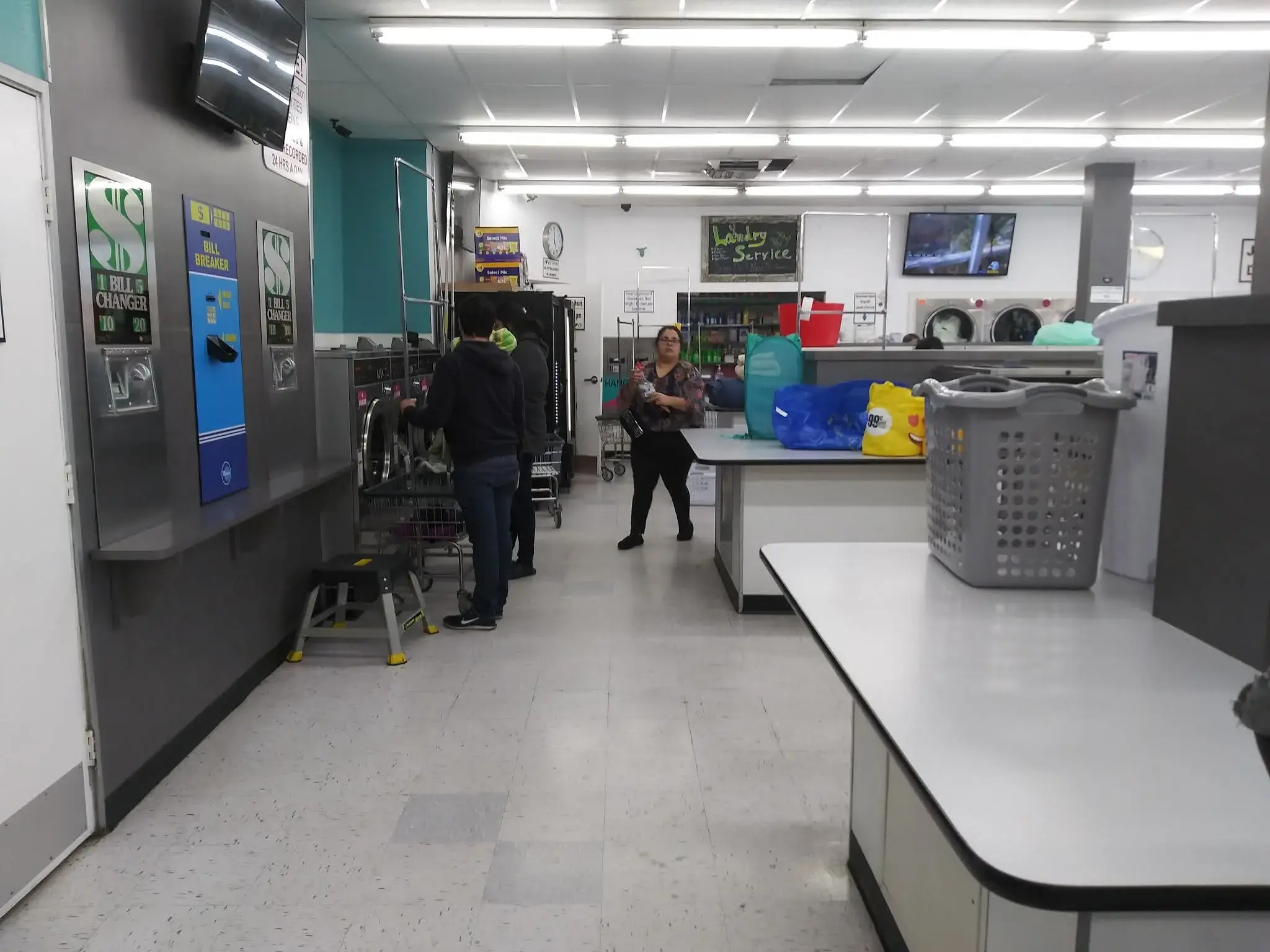 Love Laundry W Pico, LA - Image 20