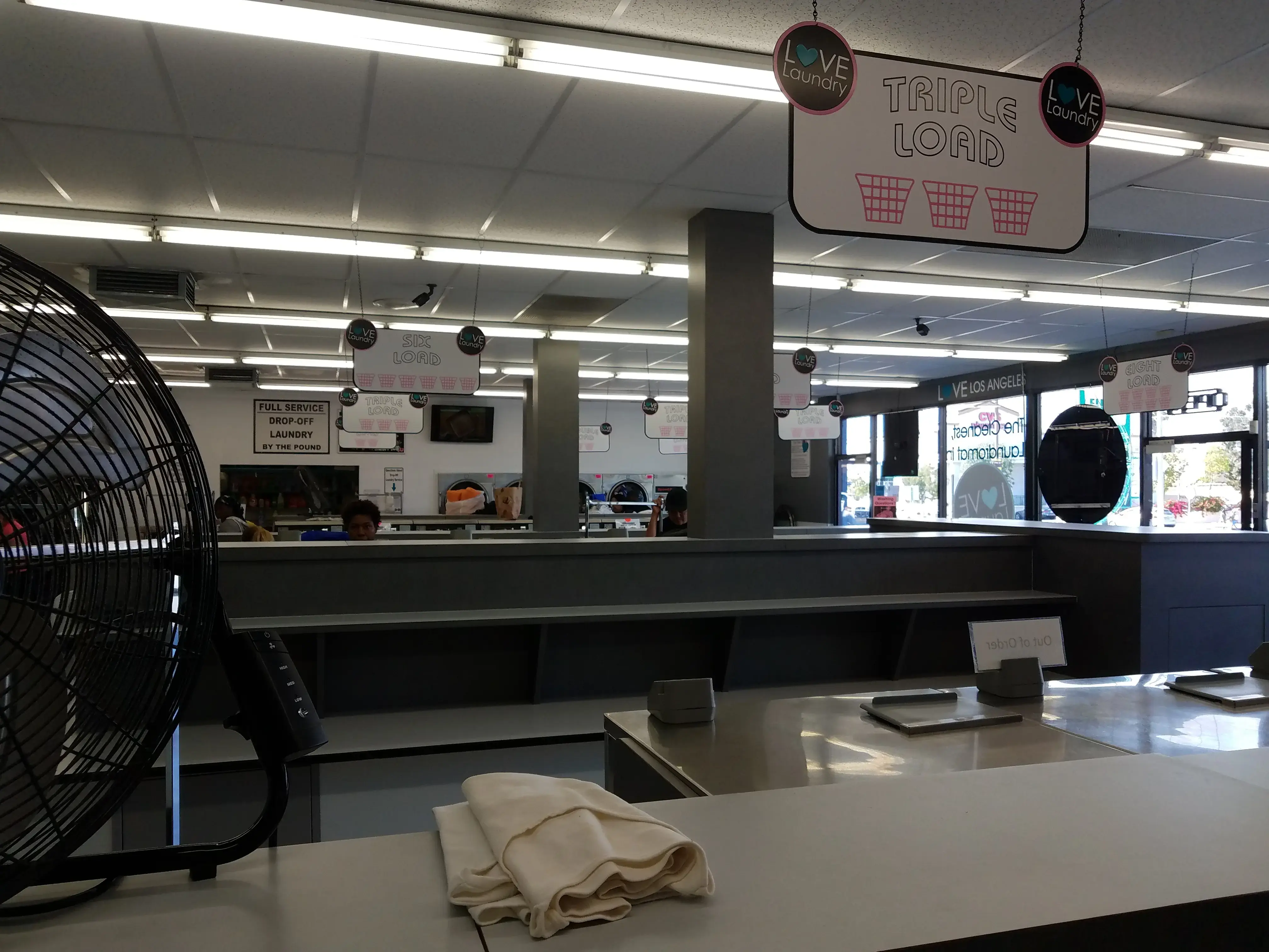 Love Laundry W Pico, LA - Image 18