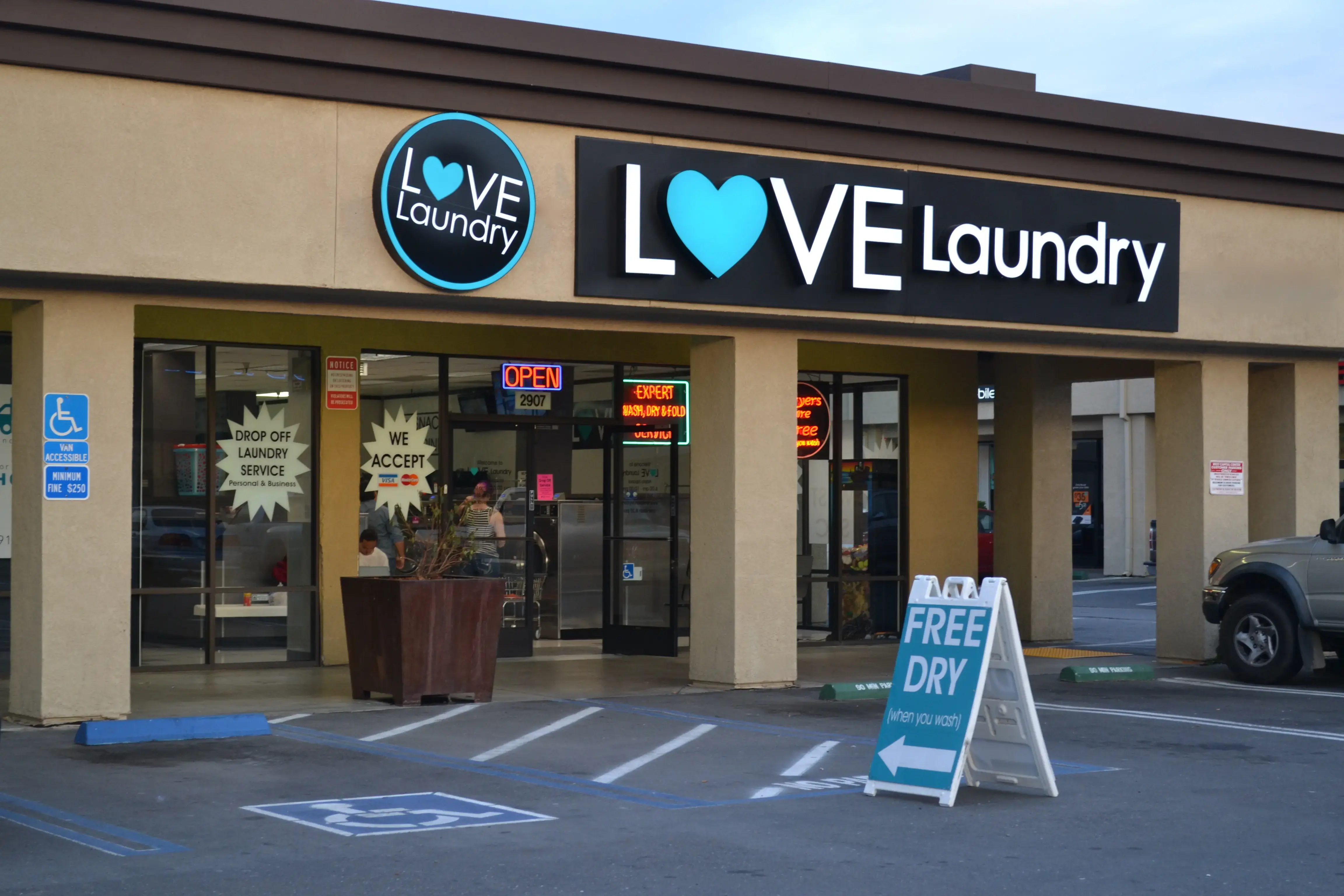Love Laundry West Sacramento - Image 4