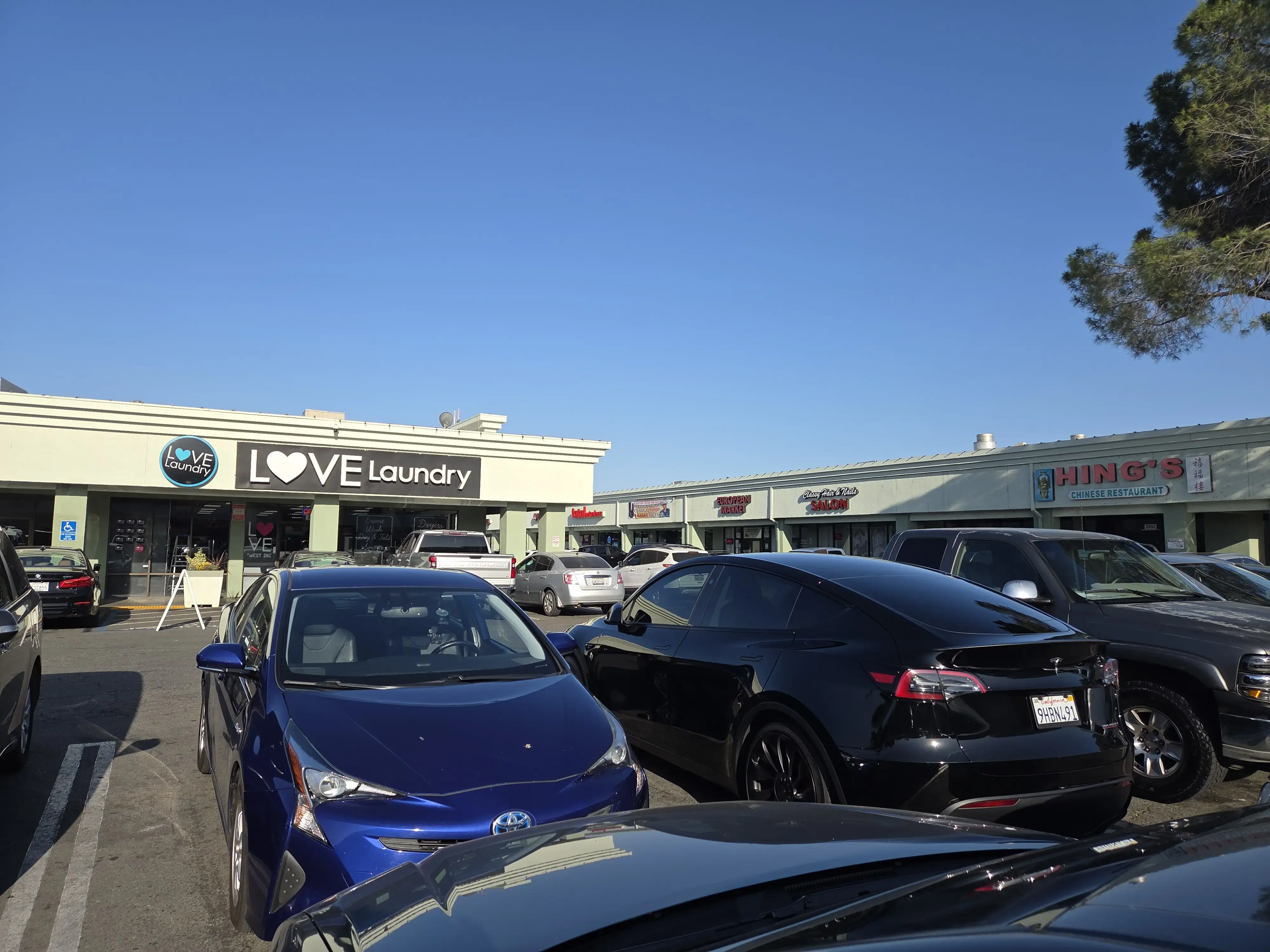 Love Laundry West Sacramento thumbnail 9
