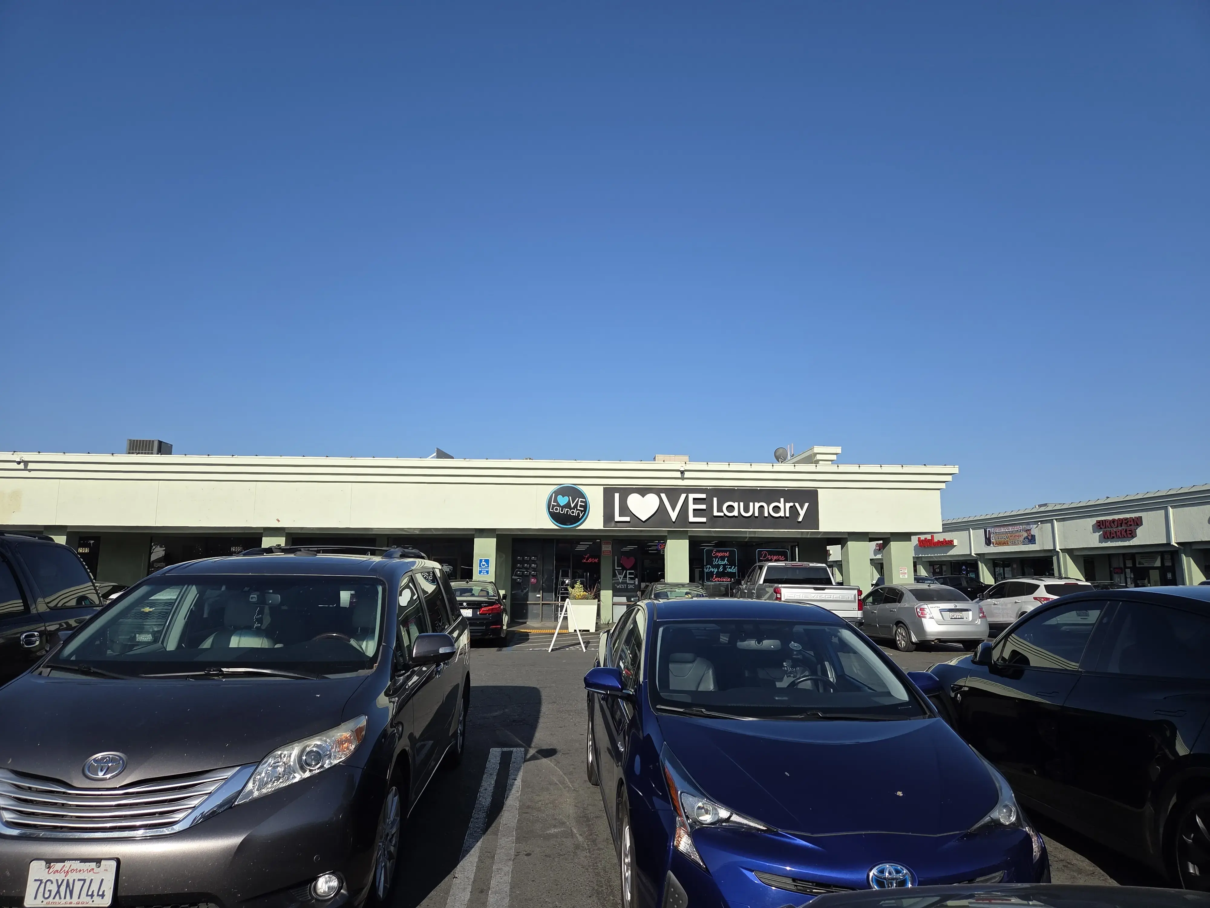 Love Laundry West Sacramento thumbnail 5
