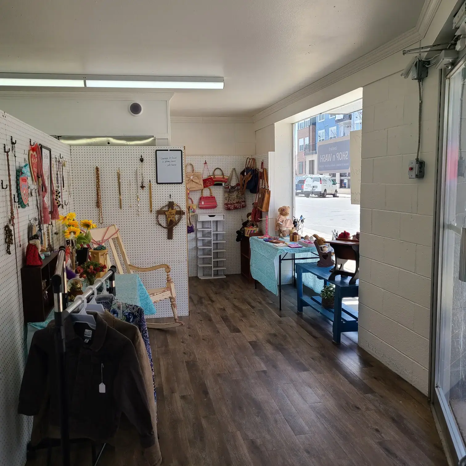 Loveland Shop n Wash thumbnail 3