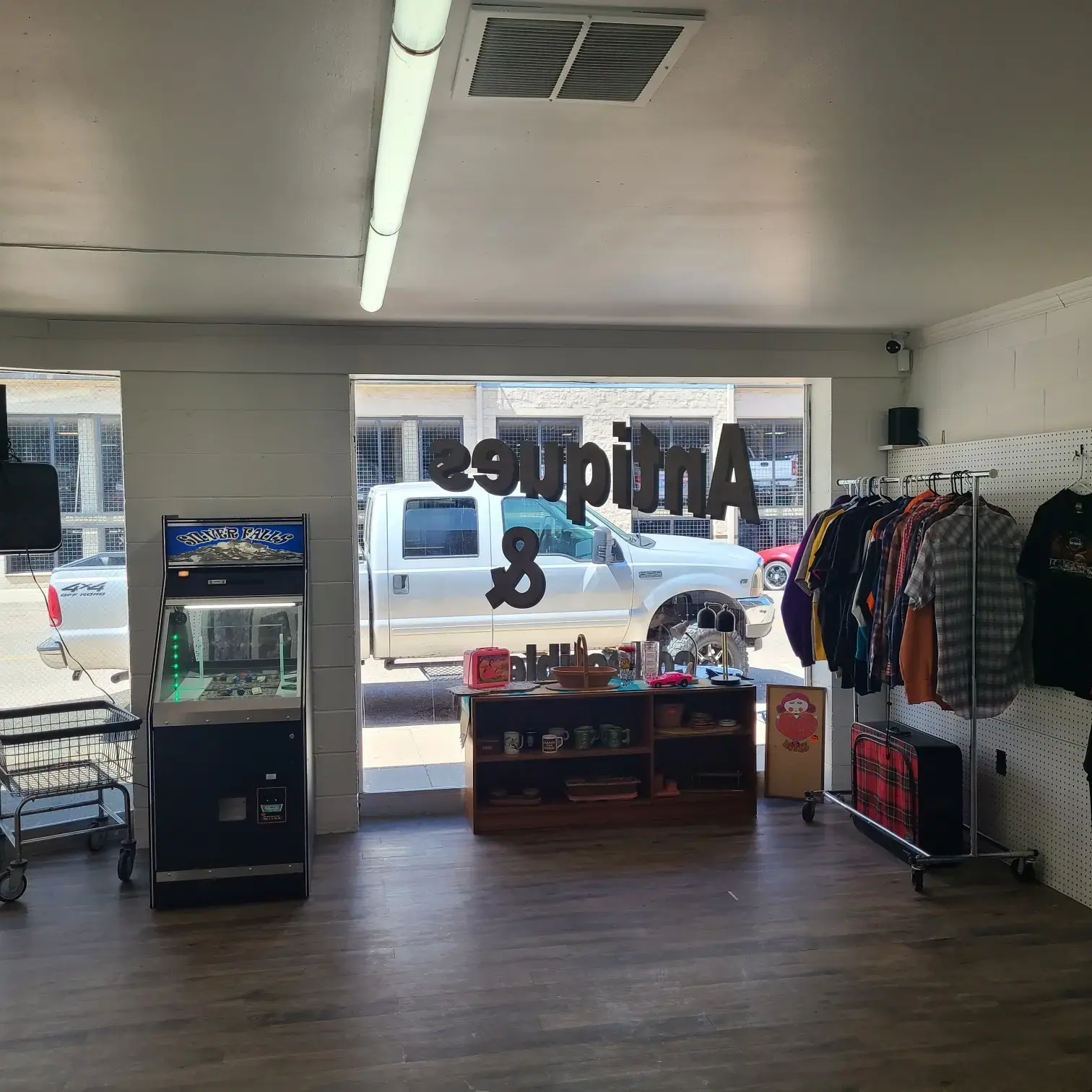 Loveland Shop n Wash thumbnail 8