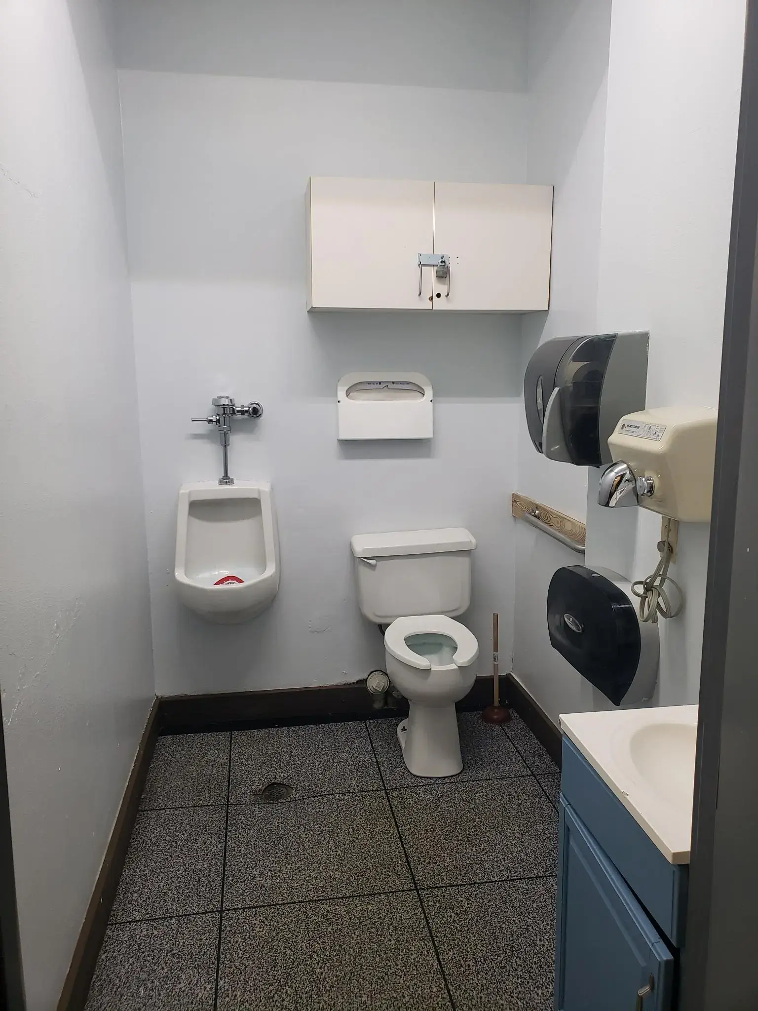 Loveland's Laundromat thumbnail 7