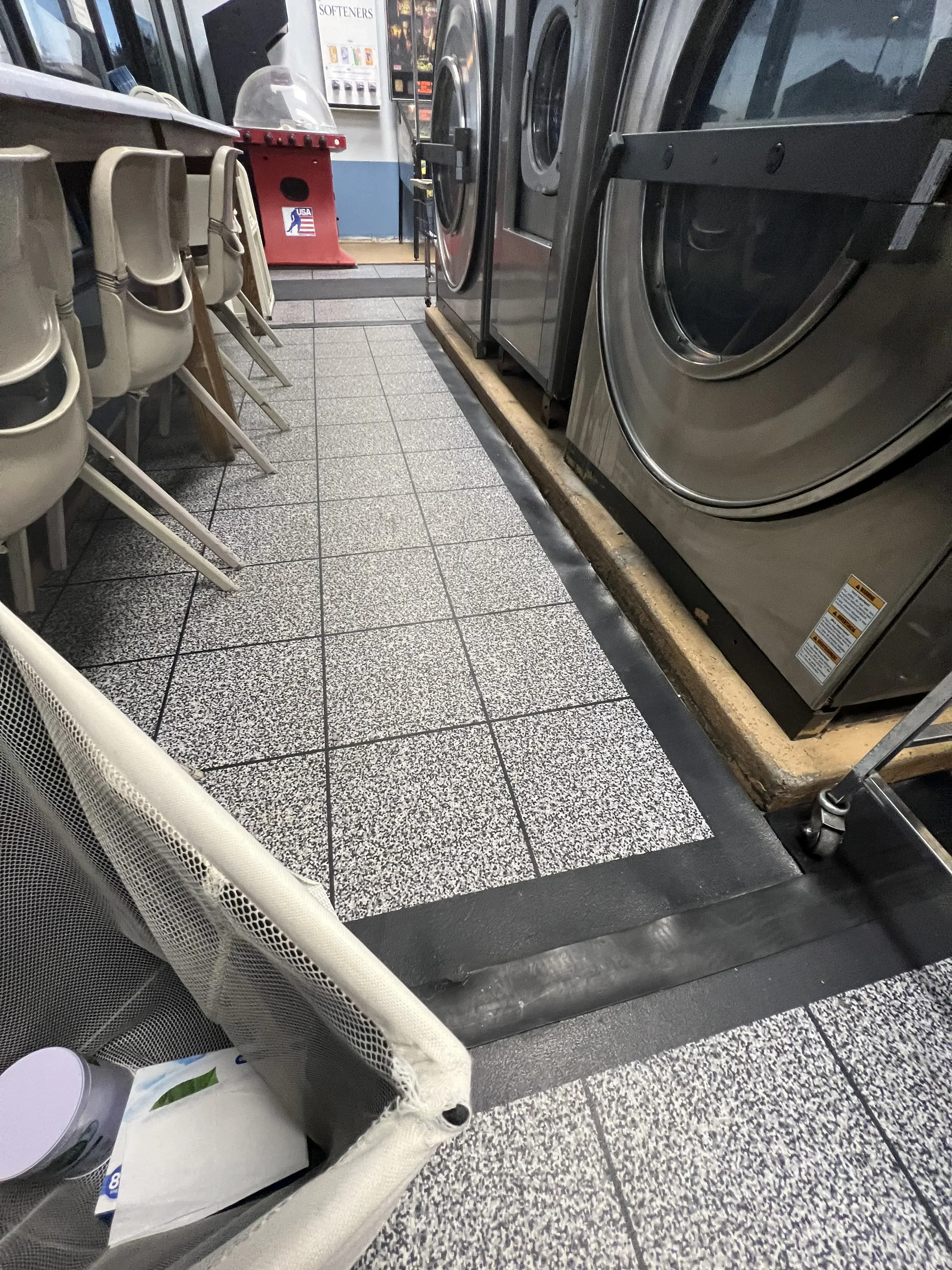 Loveland's Laundromat thumbnail 9