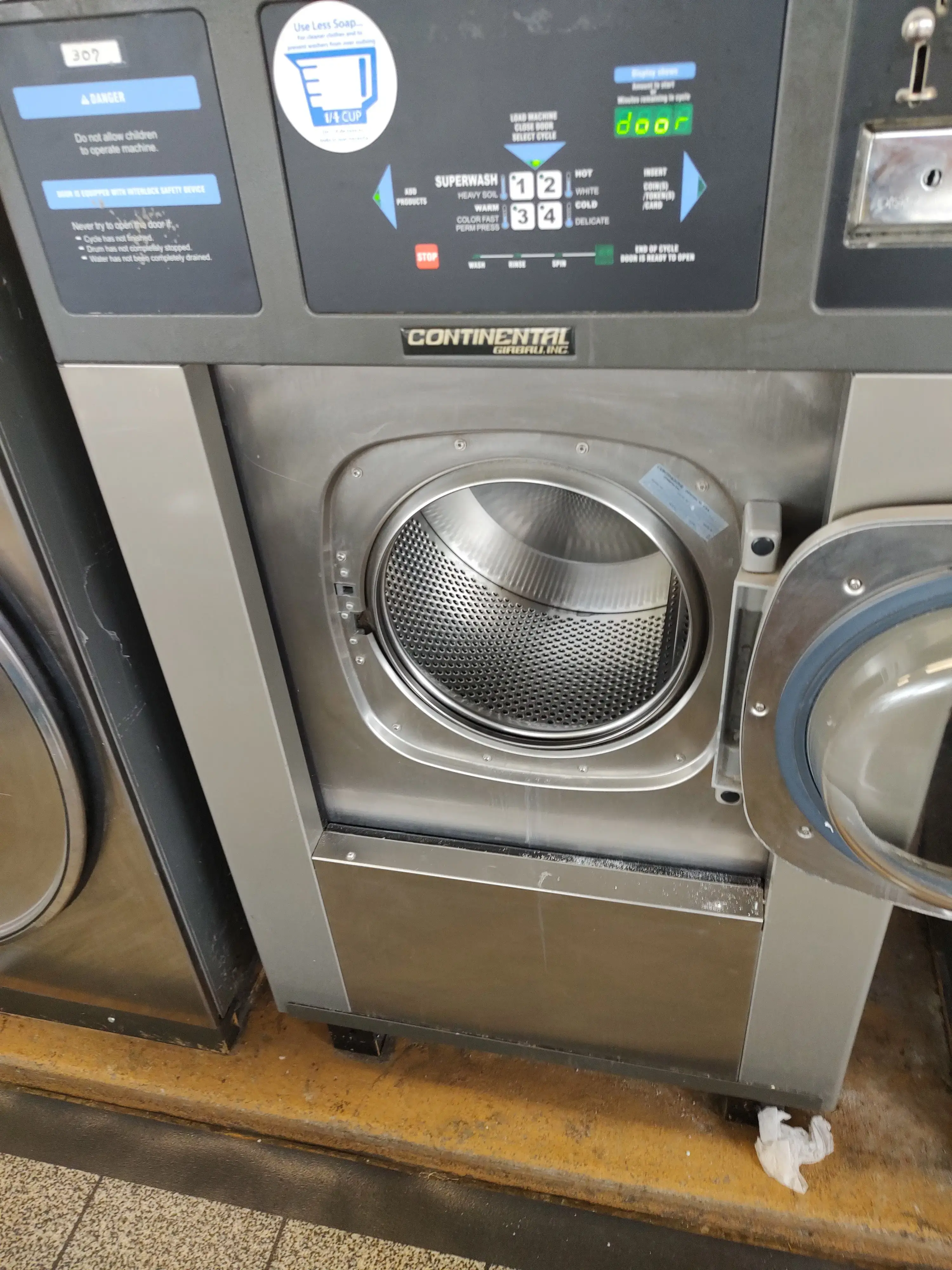 Loveland's Laundromat thumbnail 5