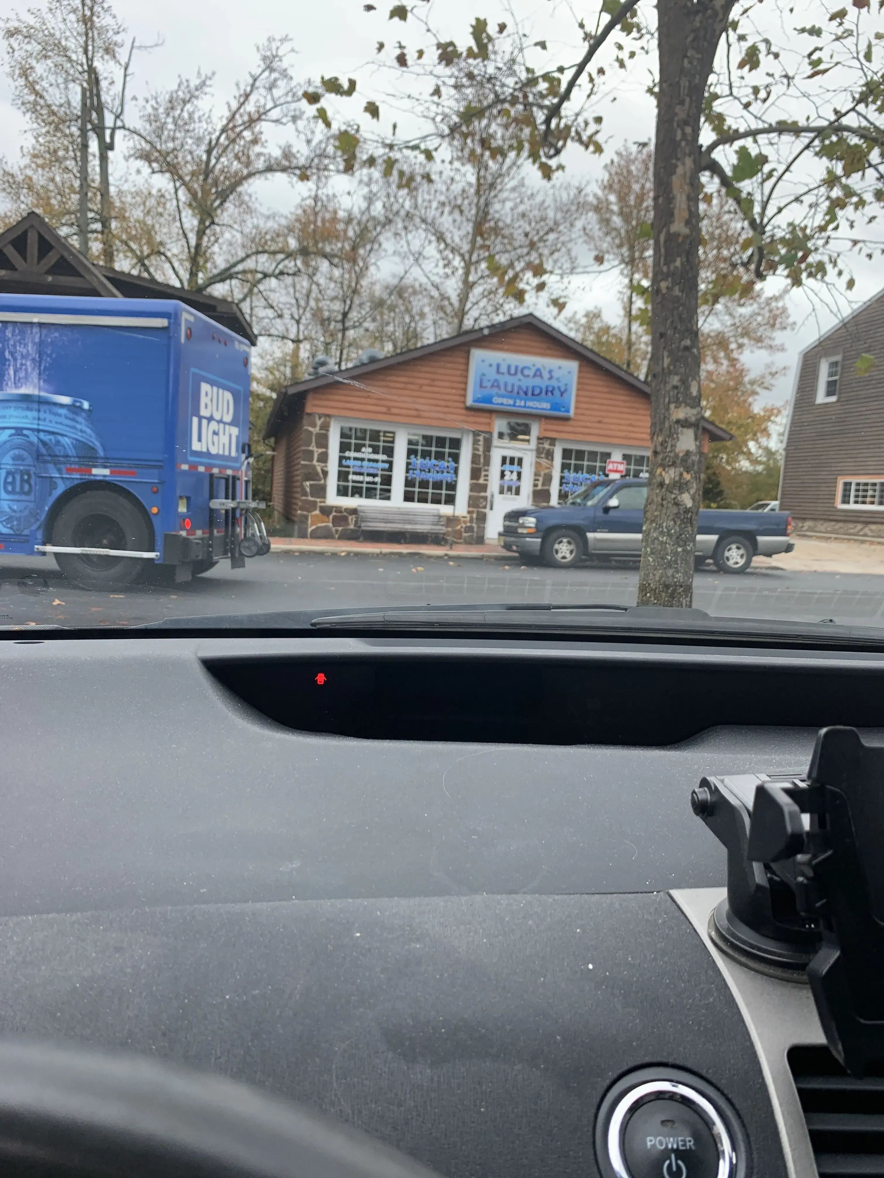 LUCA’S LAUNDRY thumbnail 7