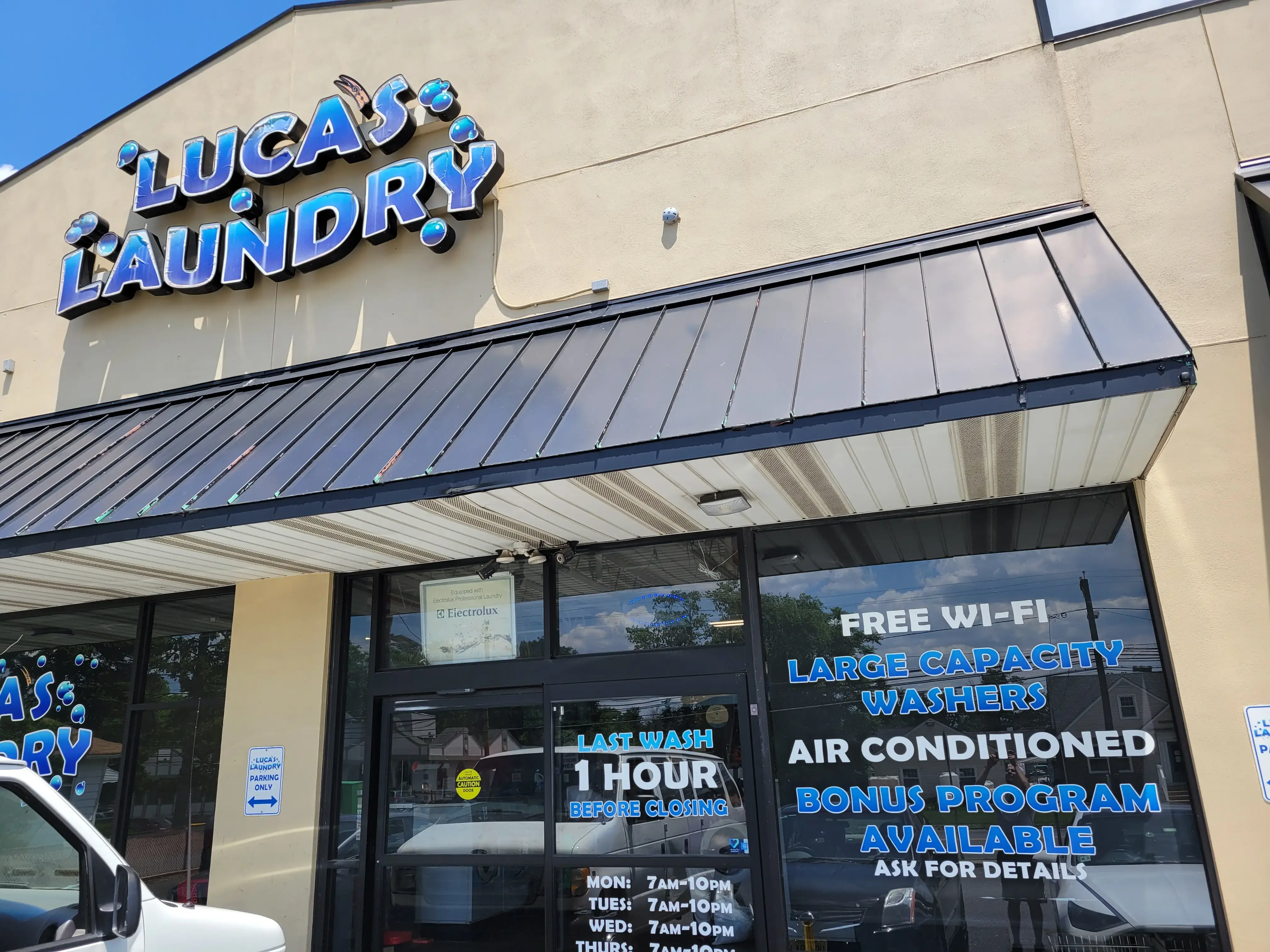 LUCA'S LAUNDRY - Image 2