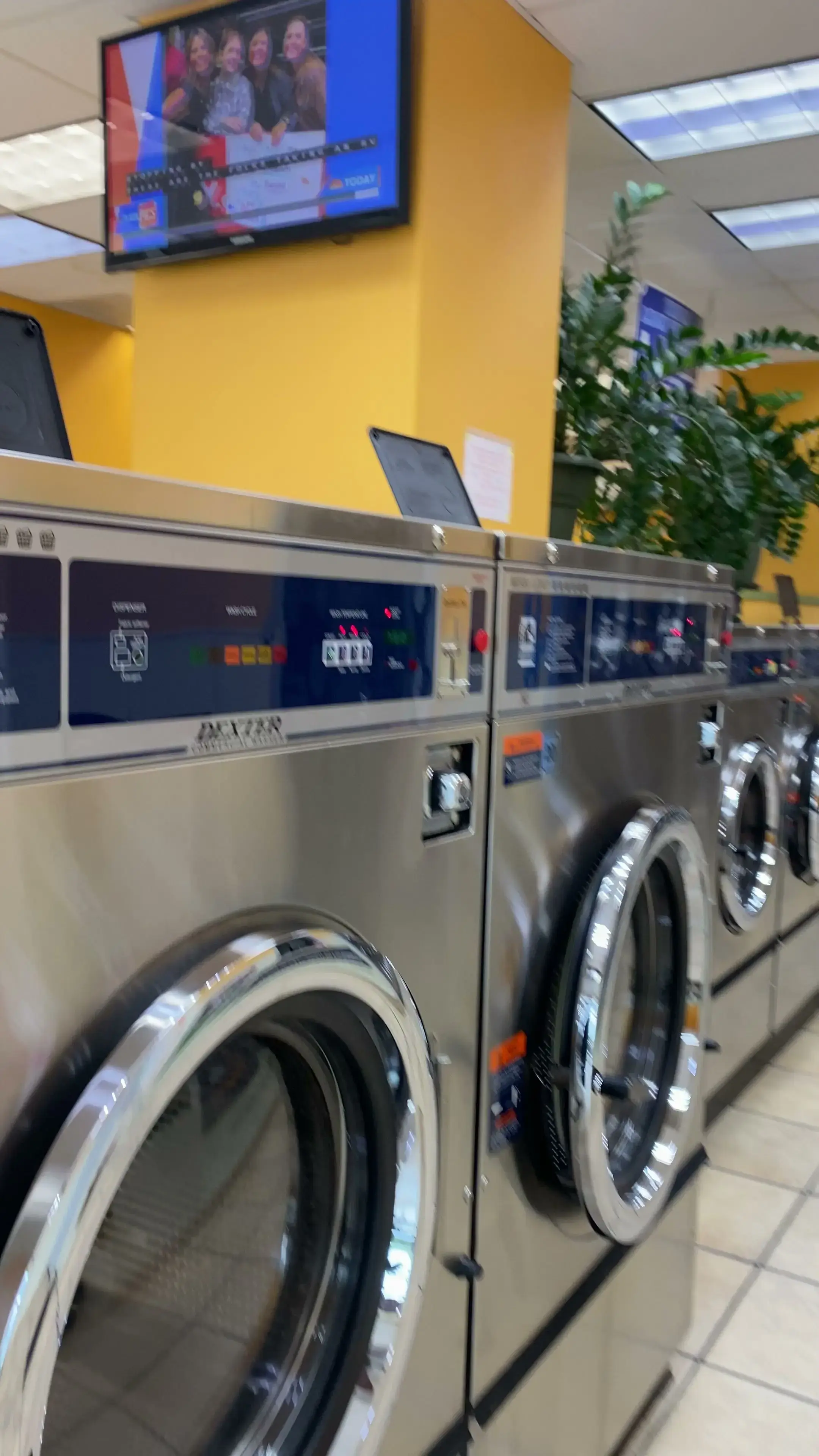 Lucky Day Laundromat + Drop - Off - Wash & Fold Services - Image 7