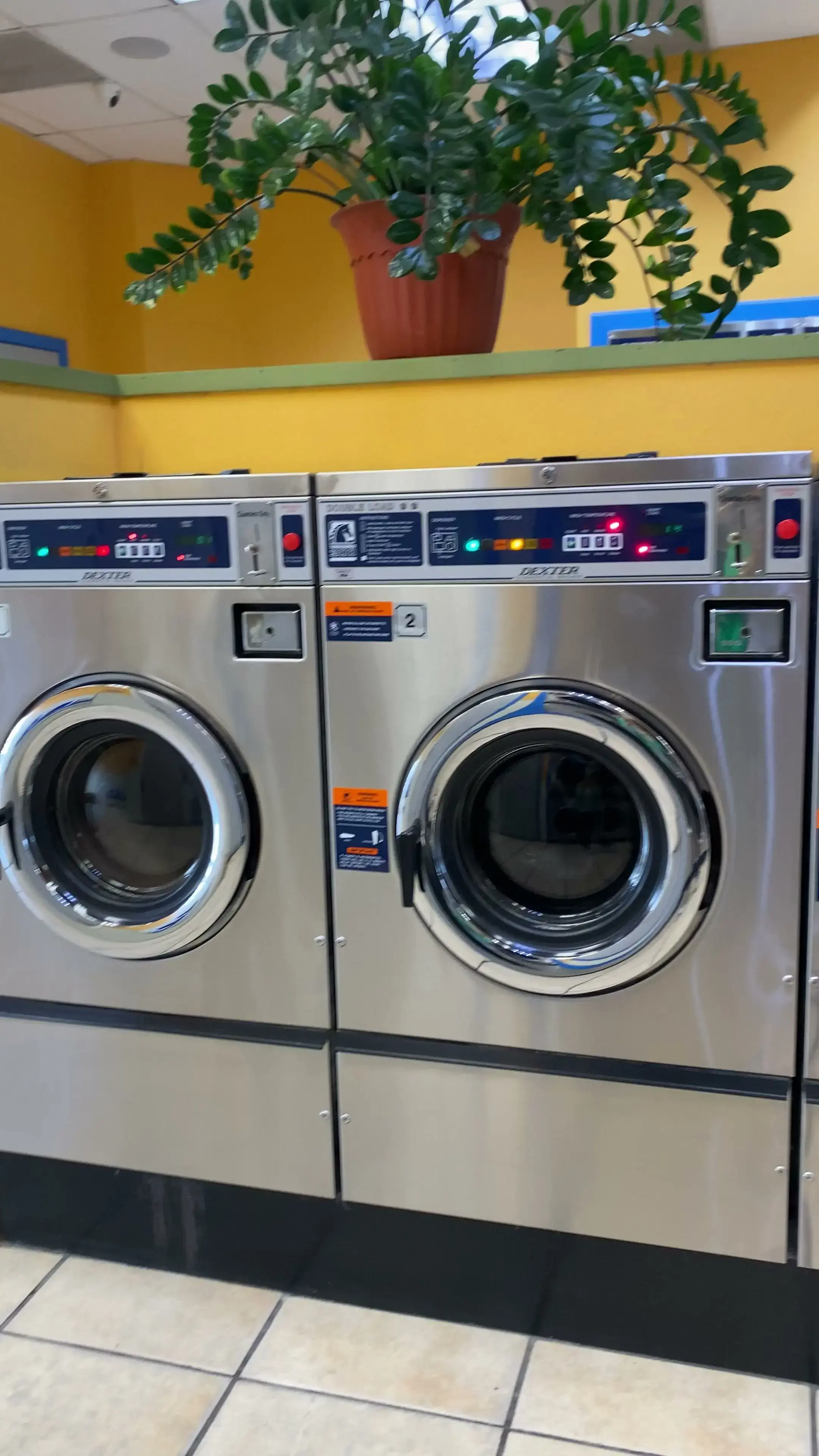 Lucky Day Laundromat + Drop - Off - Wash & Fold Services thumbnail 2