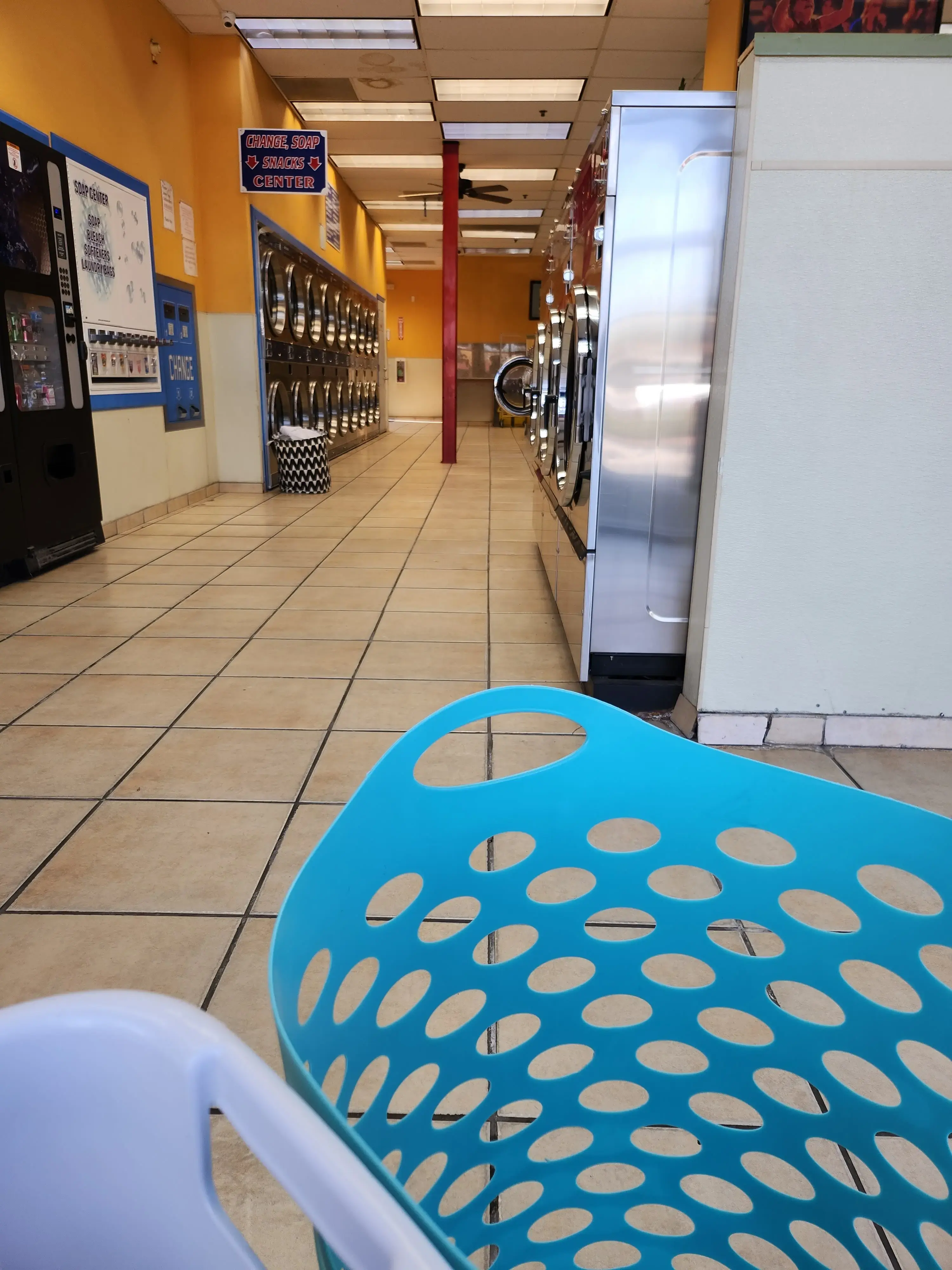 Lucky Day Laundromat + Drop - Off - Wash & Fold Services thumbnail 11