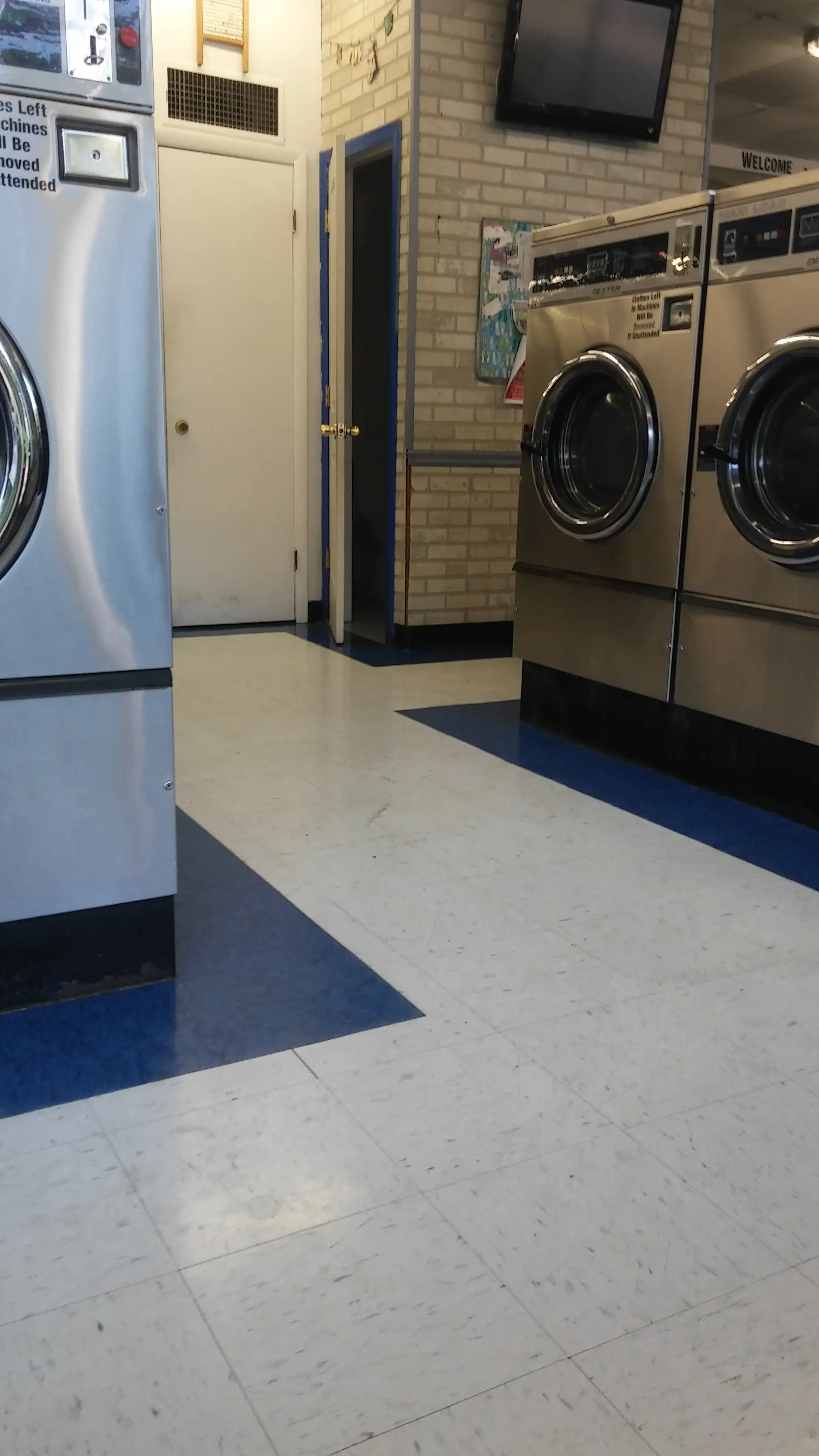 Lucky Lady Coin Operated Laundry thumbnail 13